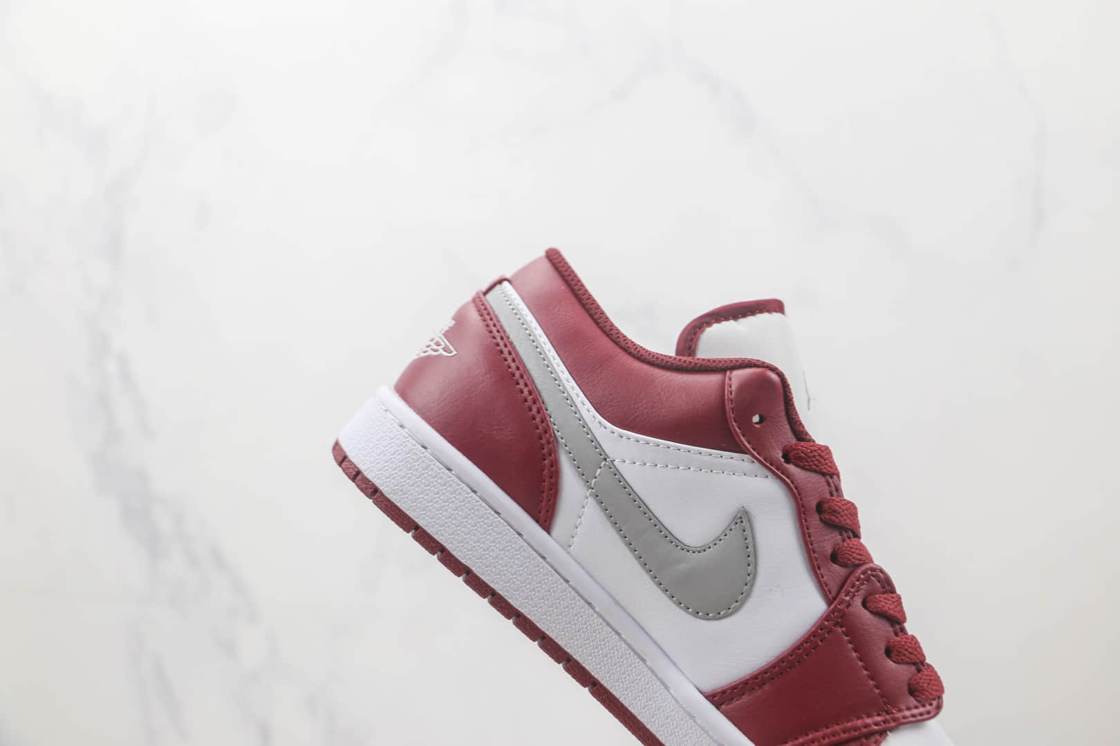 乔丹Air Jordan 1 Low Bordeaux莆田纯原复刻版本低帮AJ1白酒红银勾配色板鞋原楦头纸板打造 货号：553558-615