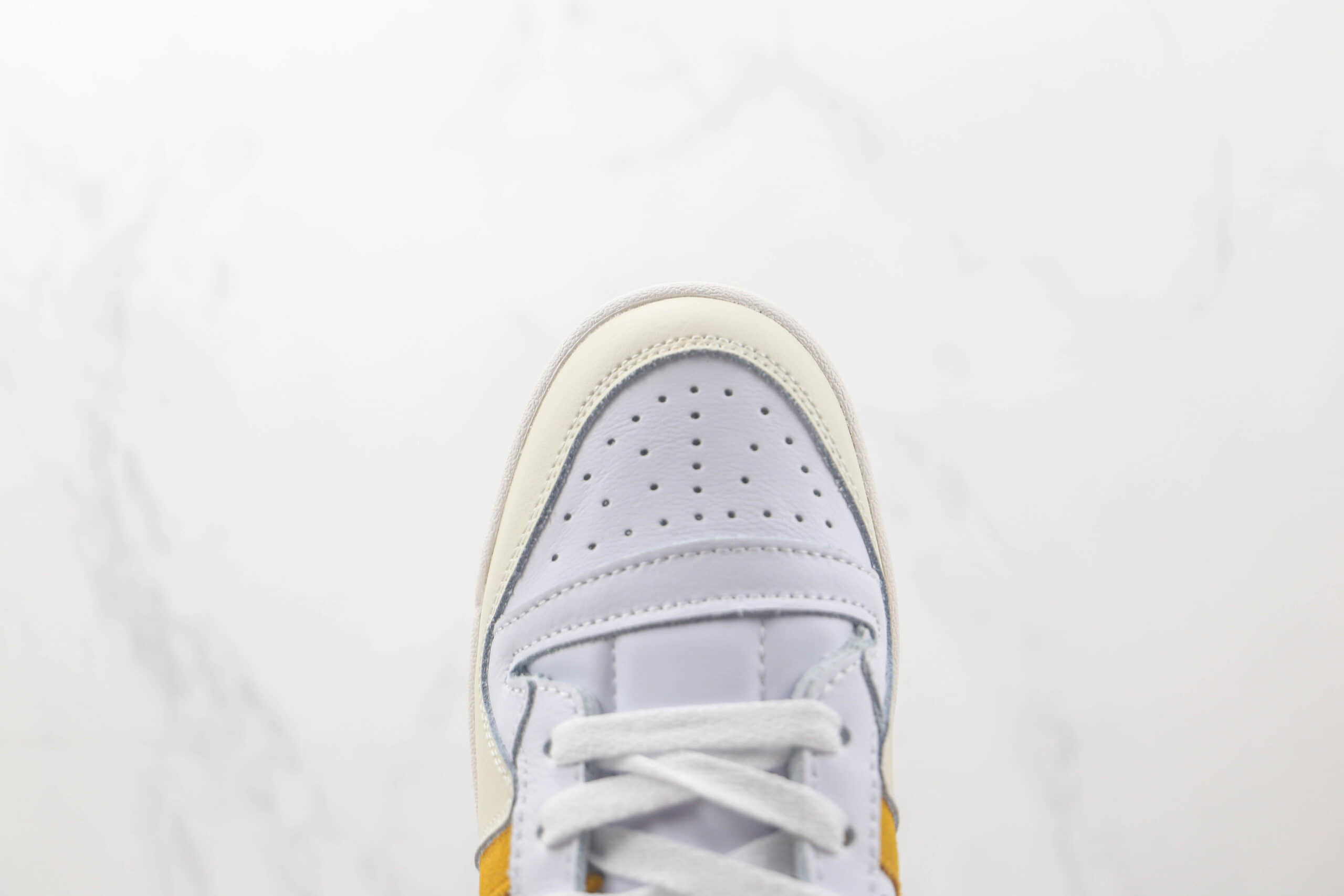 阿迪达斯Adidas originals Forum 84 low纯原版本Forum84白红色魔术贴款复古板鞋 阿迪达斯Forum84运动板鞋 货号:HR1525