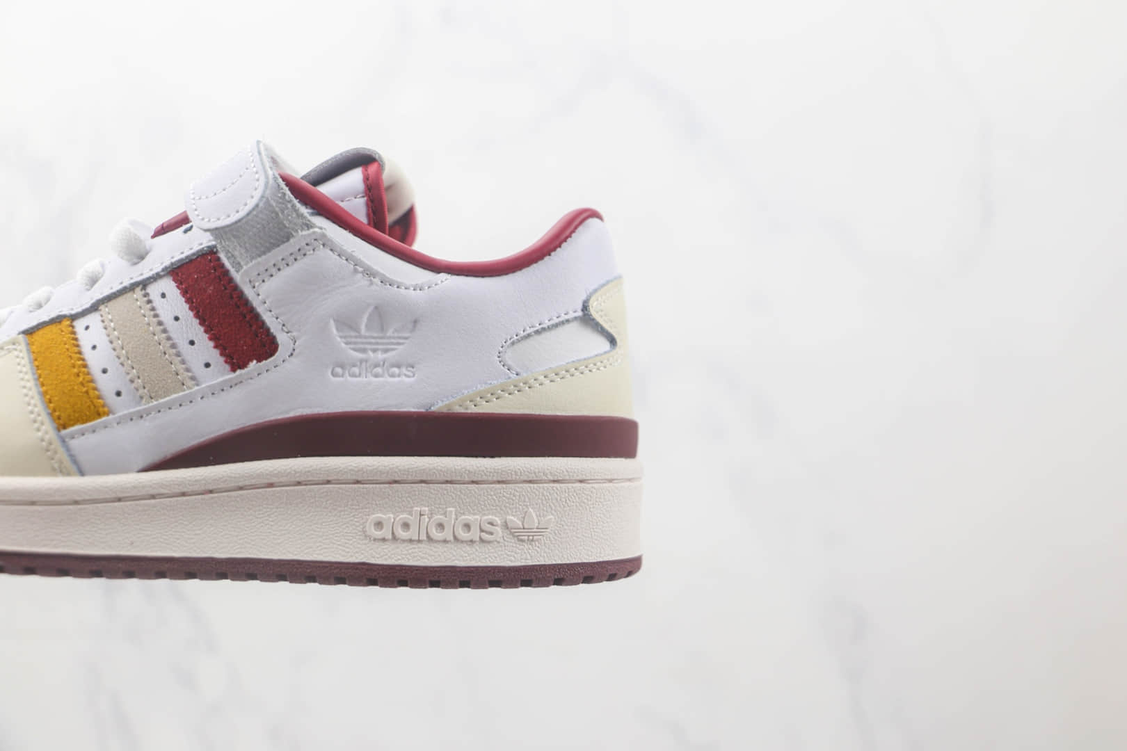 阿迪达斯Adidas originals Forum 84 low纯原版本Forum84白红色魔术贴款复古板鞋 阿迪达斯Forum84运动板鞋 货号:HR1525