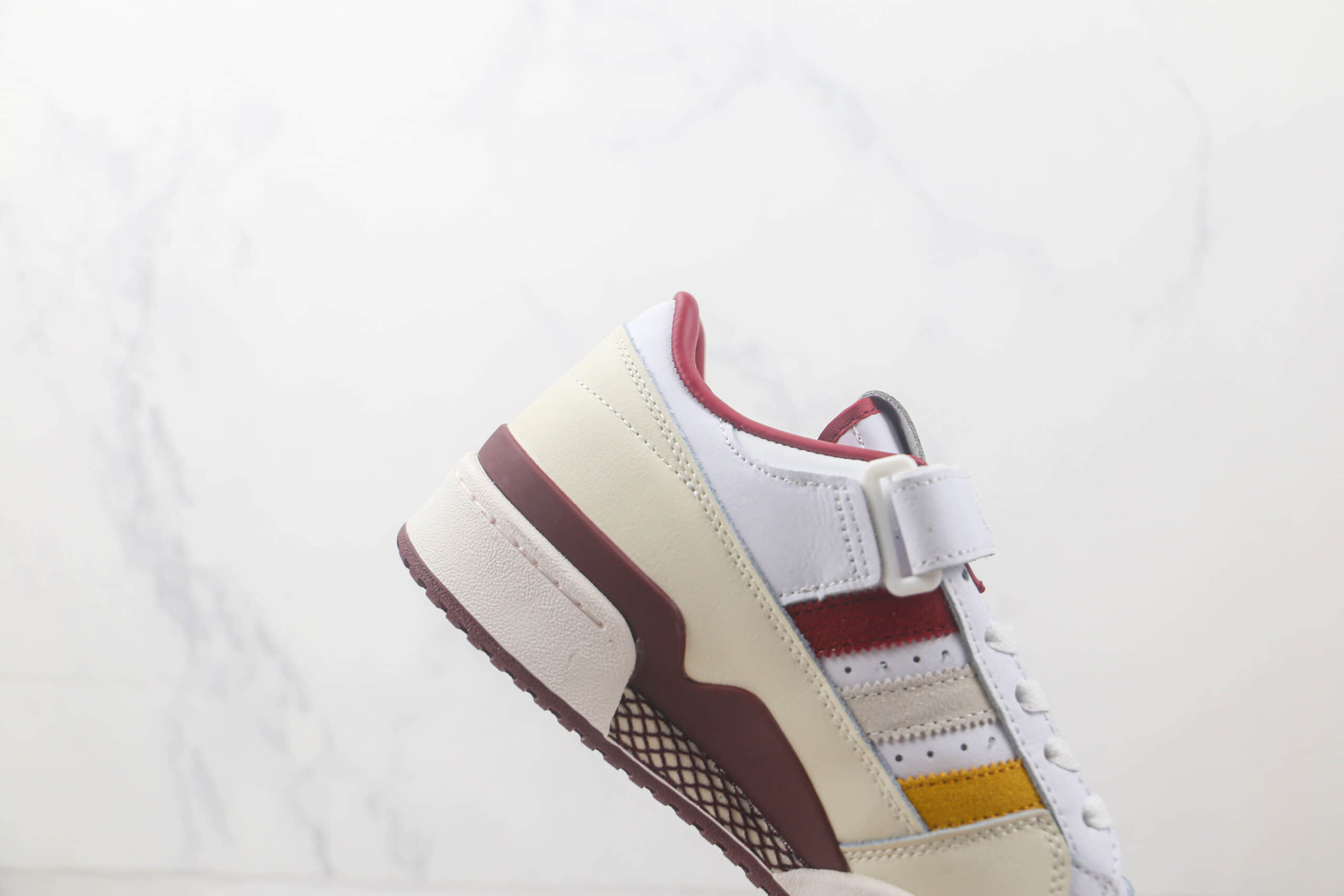 阿迪达斯Adidas originals Forum 84 low纯原版本Forum84白红色魔术贴款复古板鞋 阿迪达斯Forum84运动板鞋 货号:HR1525