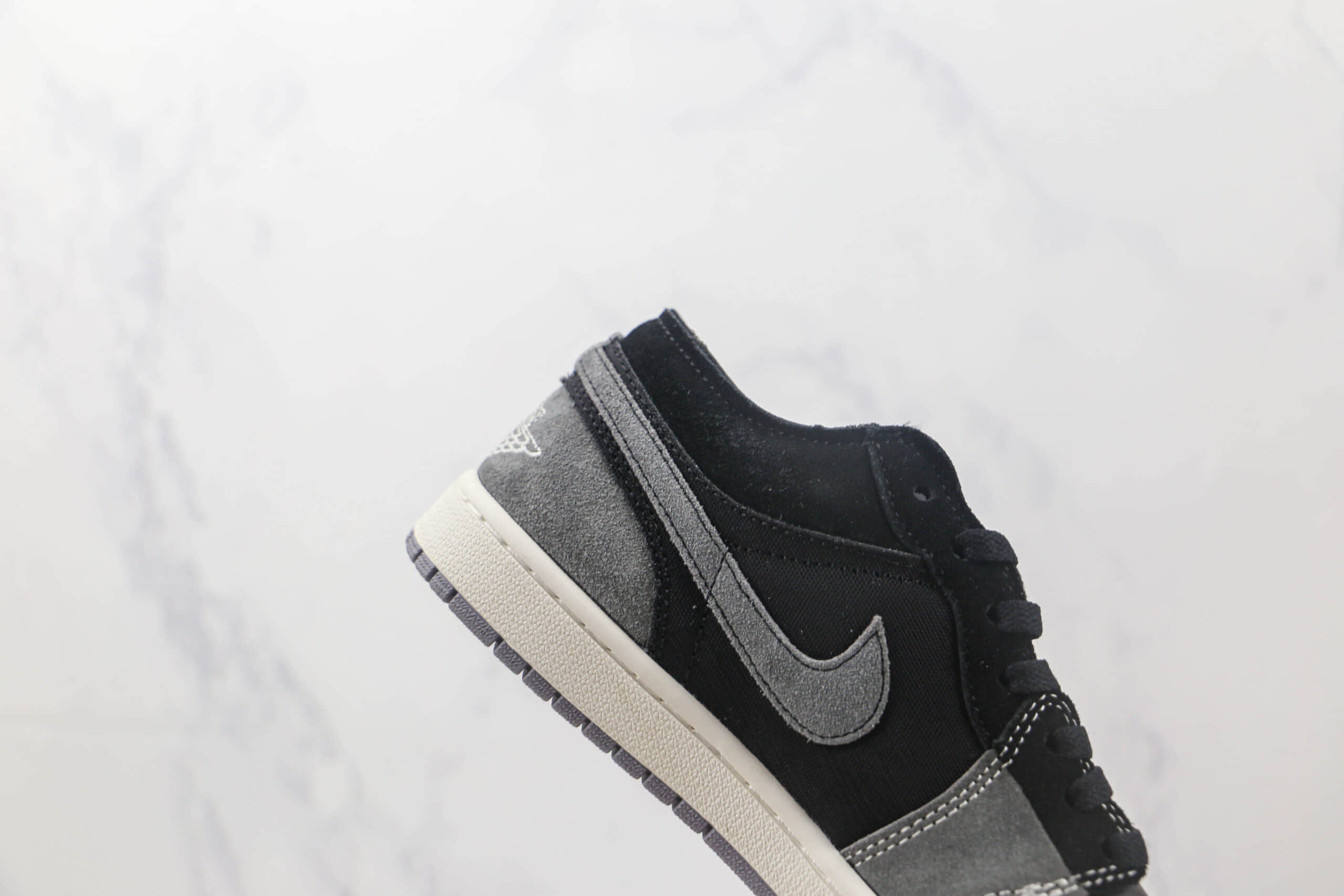 乔丹Air Jordan 1 Low SE Craft White and Phantom纯原版本低帮AJ1黑灰色休闲板鞋 乔丹AJ1工厂货源 货号:DN1635-001
