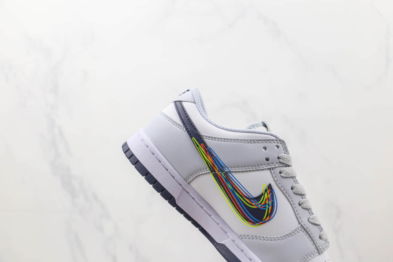 耐克Nike SB Dunk Low Dunk纯原版本低帮SB DUNK灰白彩虹涂鸦配色板鞋 耐克SB DUNK系列板鞋 货号：DV6482-100