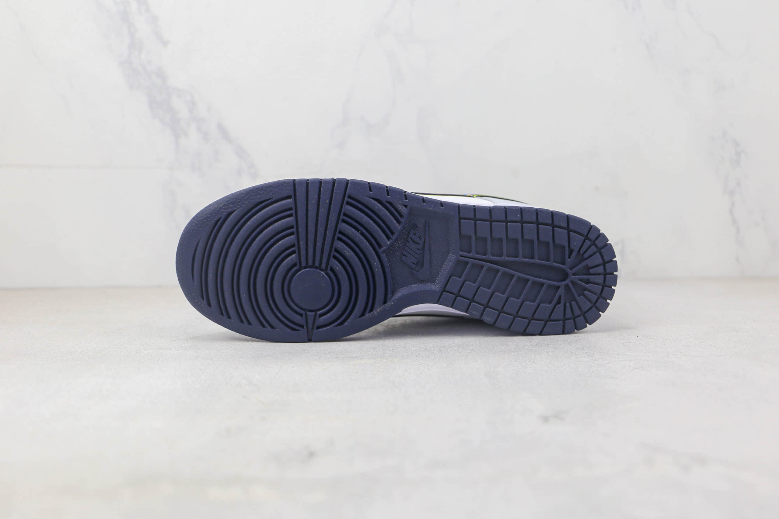 耐克Nike SB Dunk Low Dunk纯原版本低帮SB DUNK灰白彩虹涂鸦配色板鞋 耐克SB DUNK系列板鞋 货号：DV6482-100