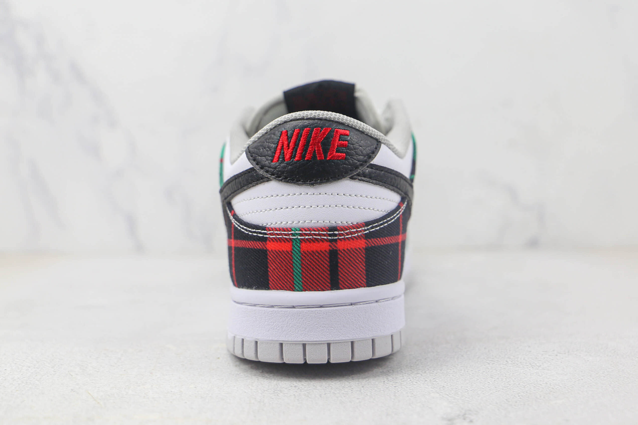 耐克Nike Dunk Low Plaid纯原版本低帮DUNK红绿格子布花纹板鞋 耐克DUNK校园板鞋 货号：DV0827-100