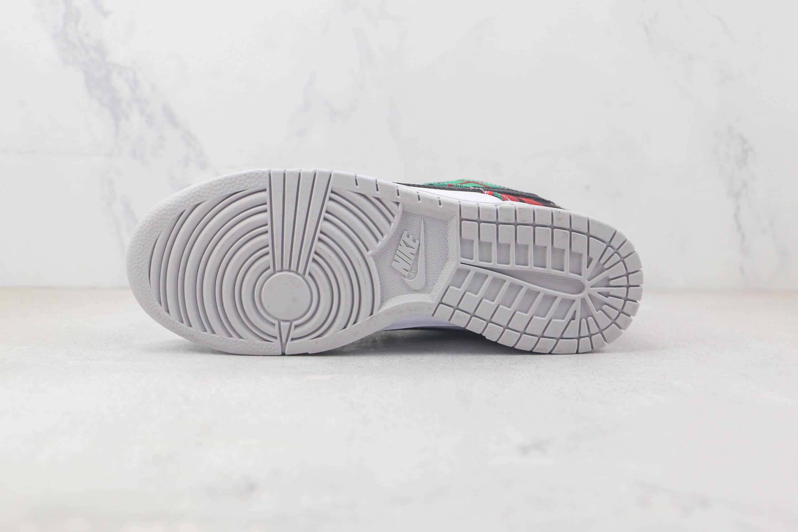 耐克Nike Dunk Low Plaid纯原版本低帮DUNK红绿格子布花纹板鞋 耐克DUNK校园板鞋 货号：DV0827-100