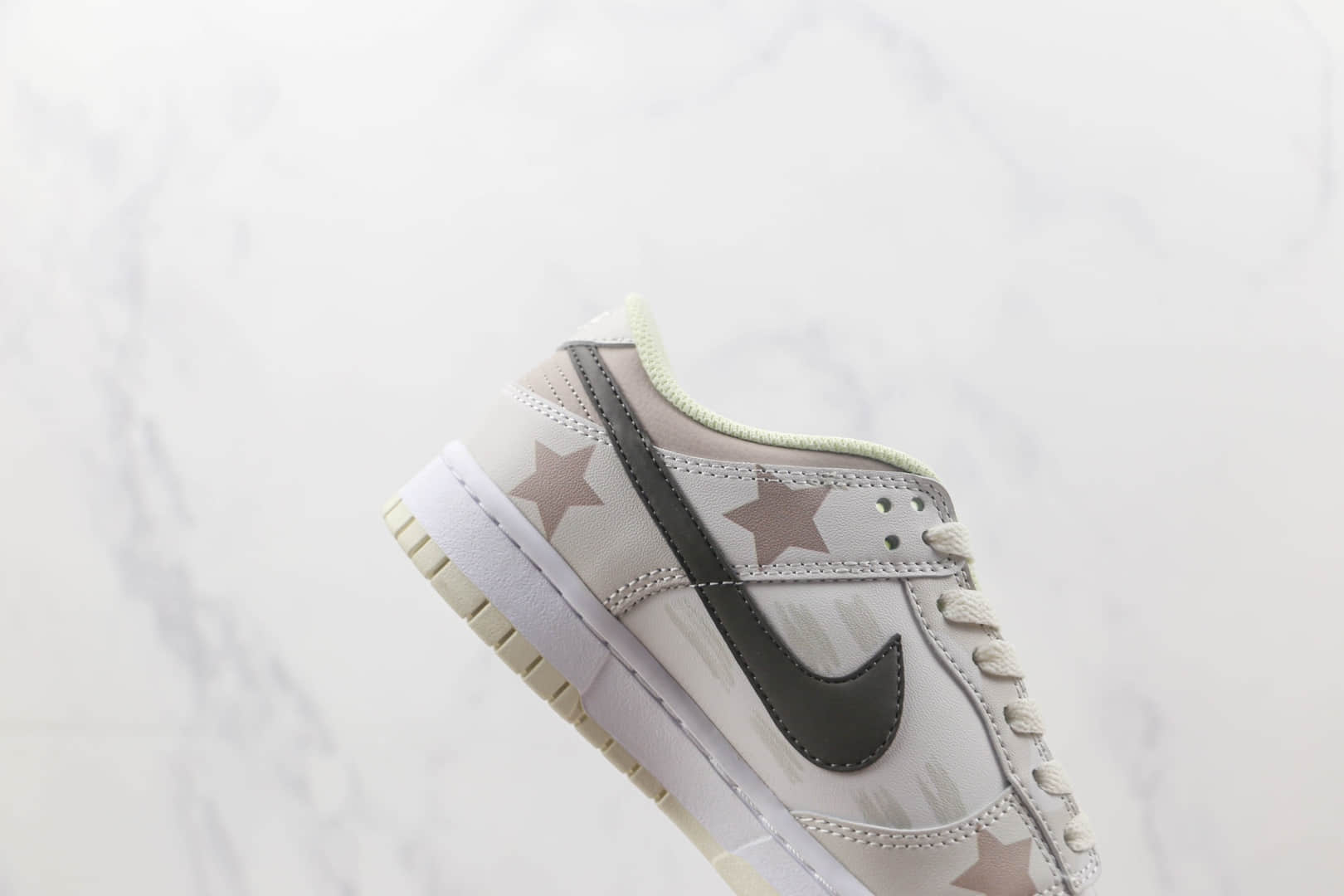 耐克Nike Dunk Low Coconut Mik 520纯原版本低帮DUNK星星涂鸦配色板鞋 耐克DUNK520礼盒版本 货号：DD8052-116