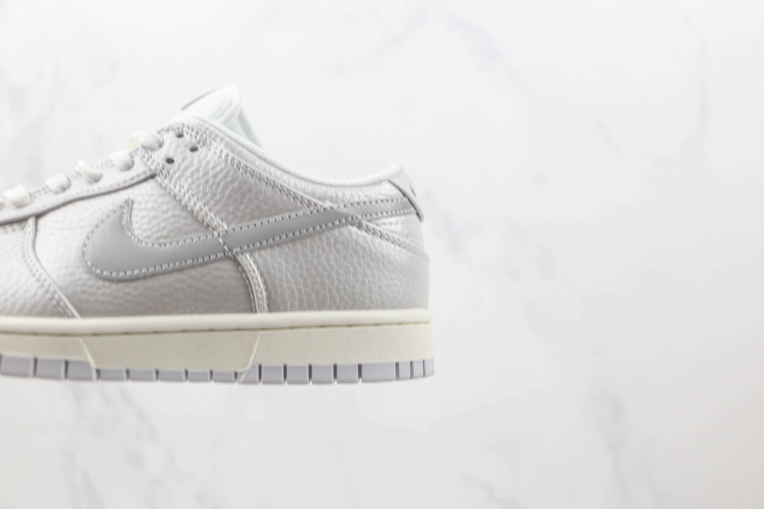 耐克Nike SB Dunk Low Dunk纯原版本低帮SB DUNK银色板鞋 莆田耐克DUNK货源 货号：DX3197-095