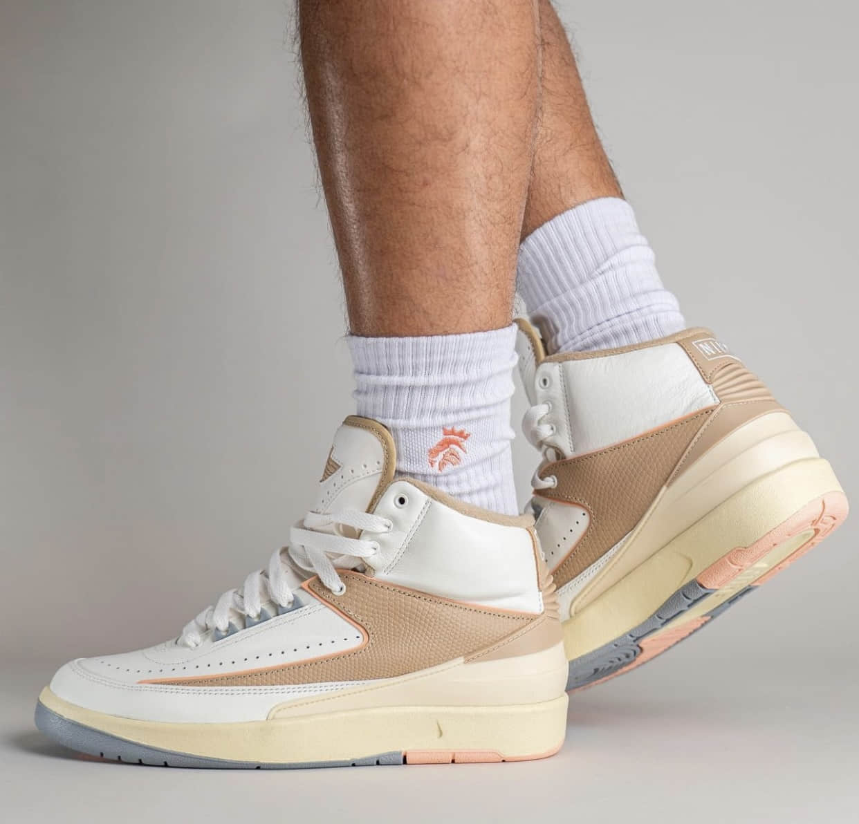 规格颜值都很高!这两双AJ2真难选! 货号:DV9956-118/DX4400-118