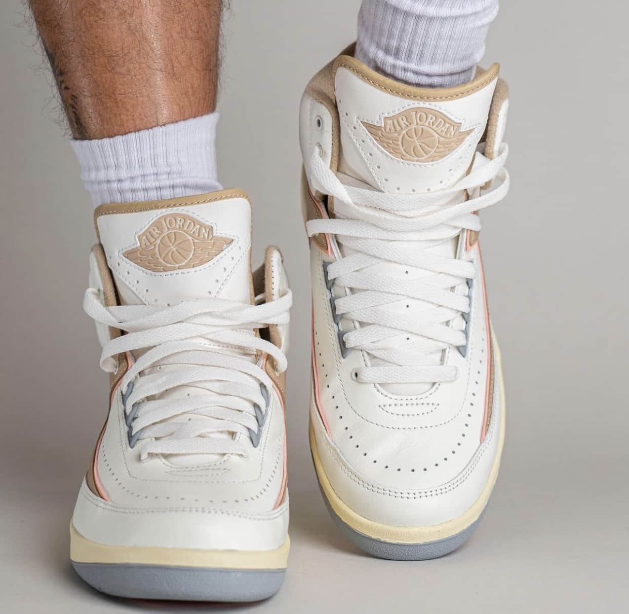 规格颜值都很高!这两双AJ2真难选! 货号:DV9956-118/DX4400-118