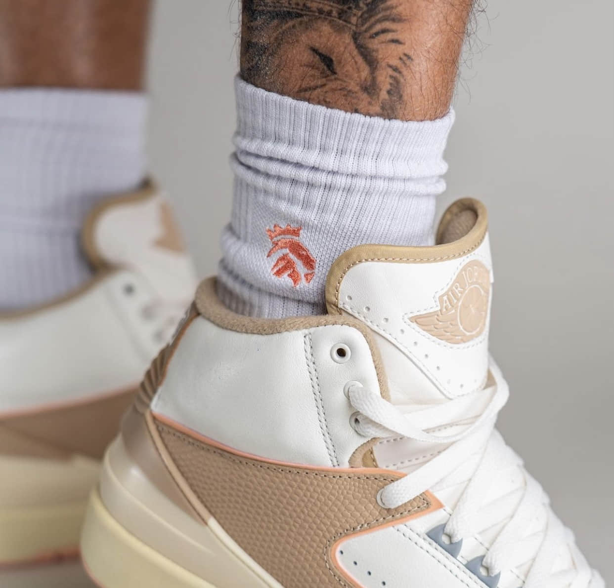 规格颜值都很高!这两双AJ2真难选! 货号:DV9956-118/DX4400-118