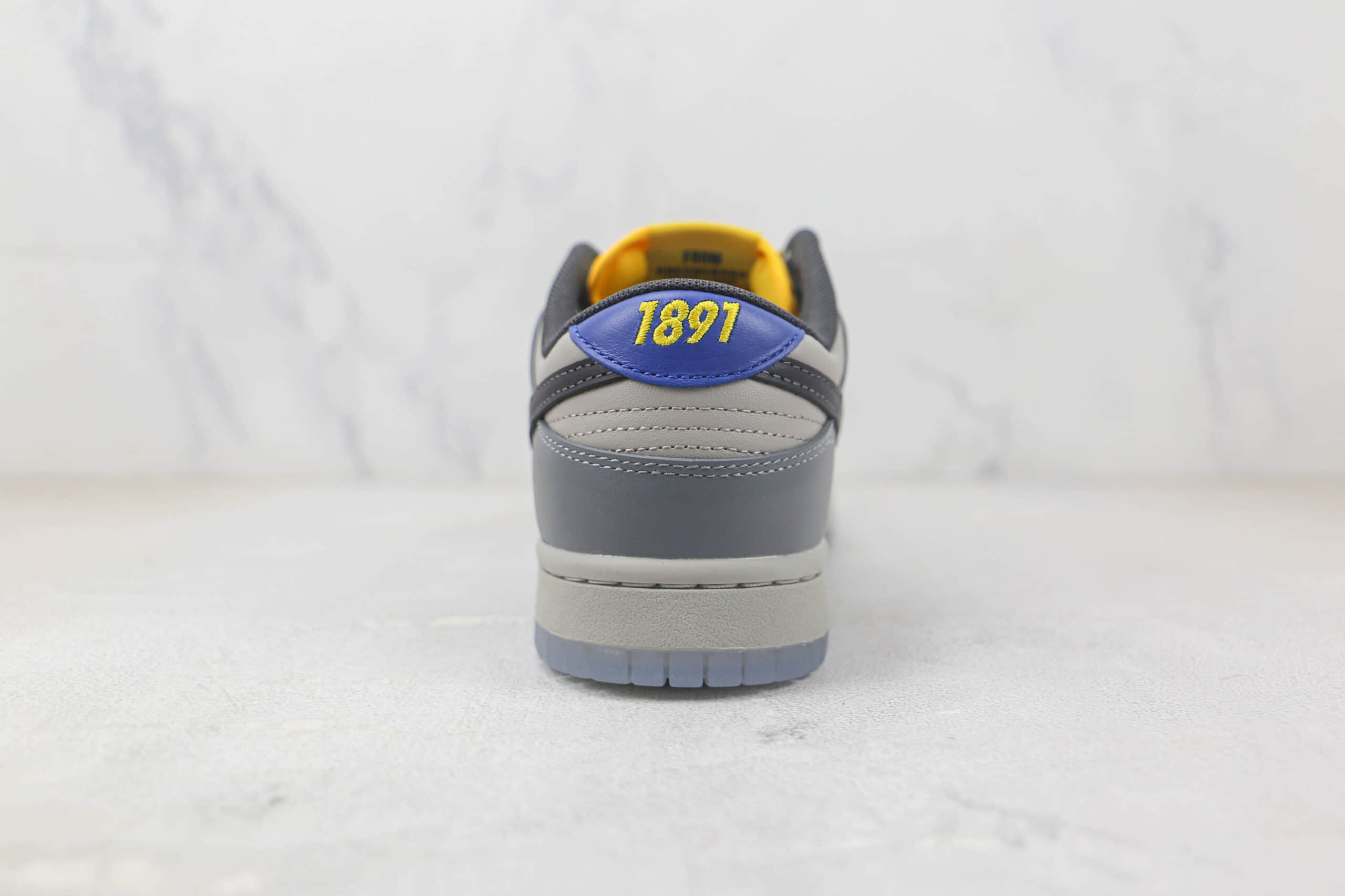 耐克Nike SB Dunk Low纯原版本低帮SB DUNK灰黑色板鞋 莆田耐克DUNK系列板鞋 货号：DR5187-001