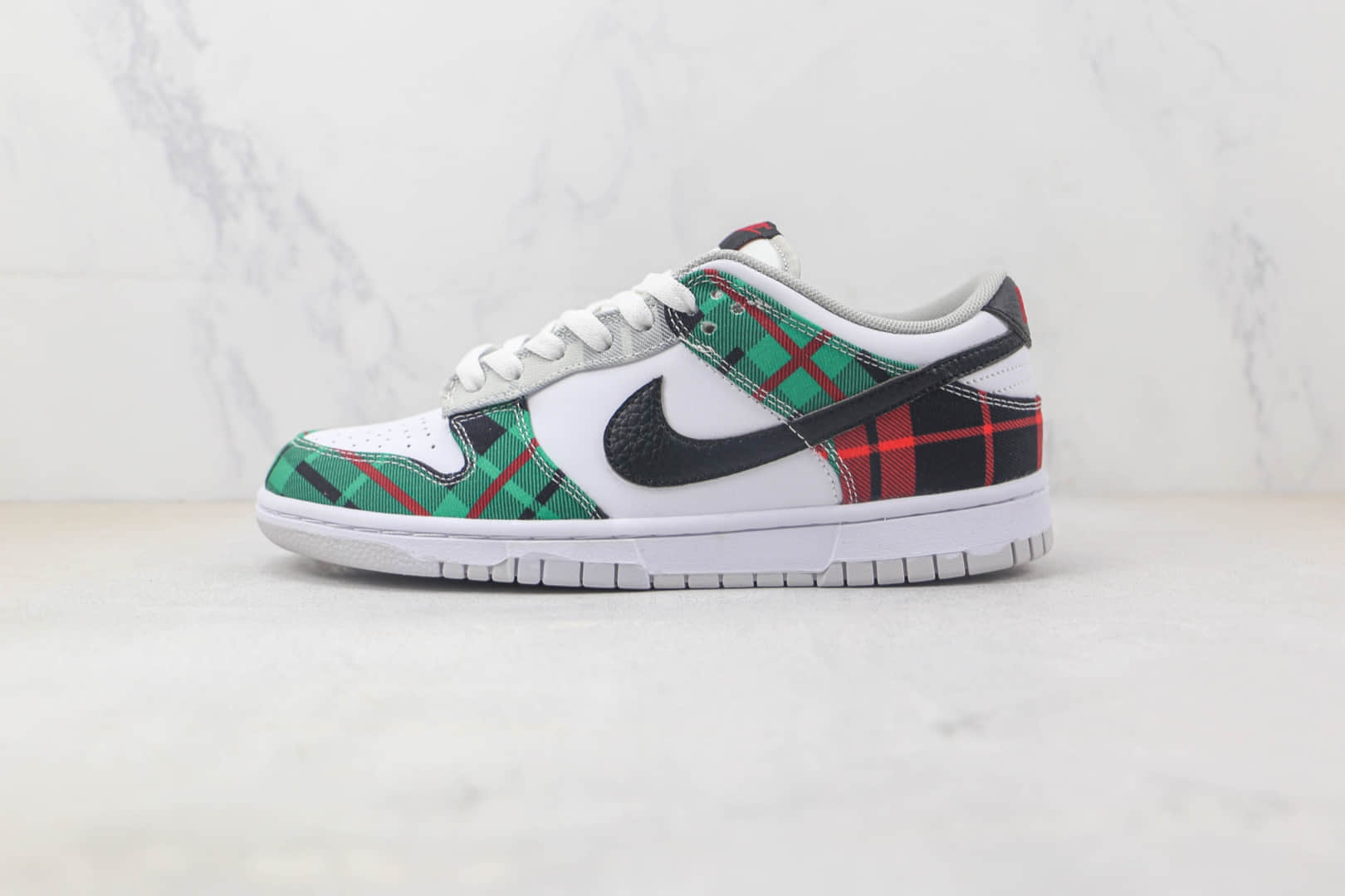 耐克Nike Dunk Low Plaid纯原版本低帮DUNK红绿格子布花纹板鞋 耐克DUNK校园板鞋 货号：DV0827-100