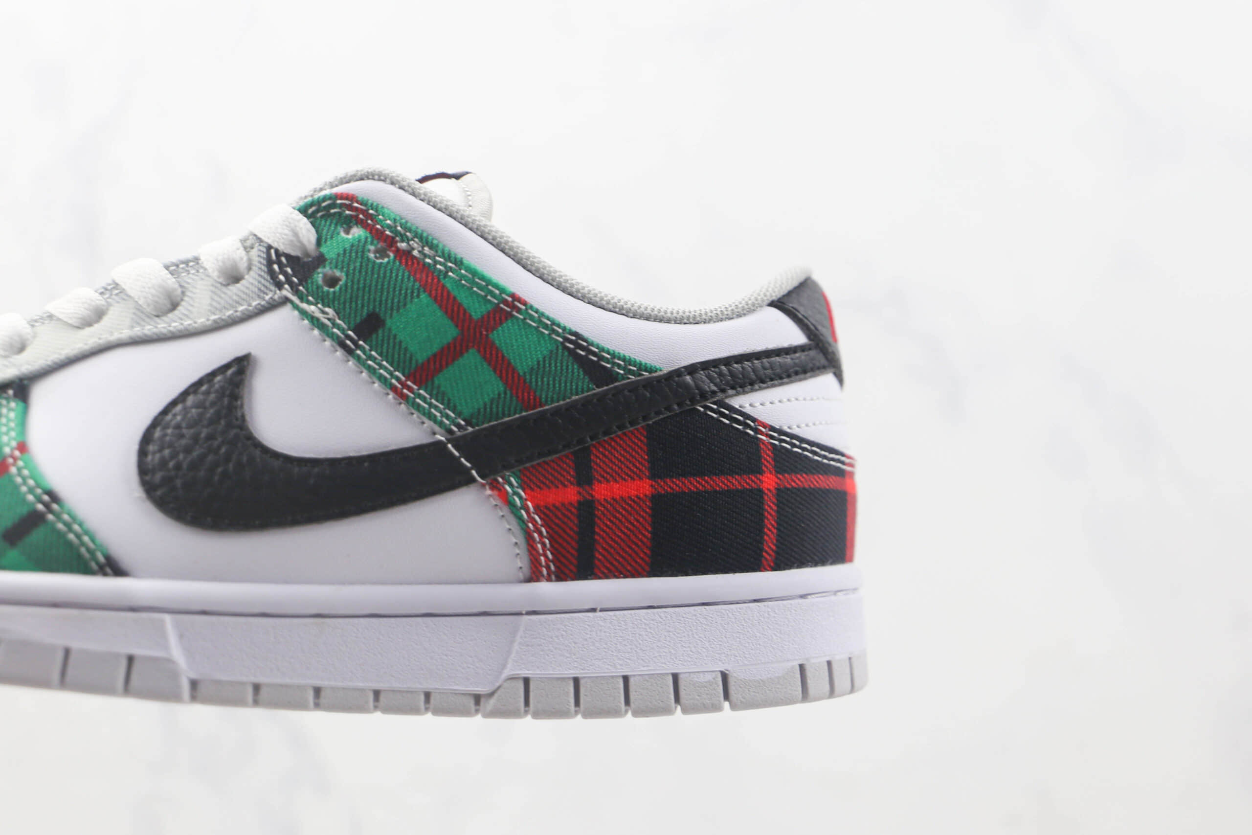 耐克Nike Dunk Low Plaid纯原版本低帮DUNK红绿格子布花纹板鞋 耐克DUNK校园板鞋 货号：DV0827-100