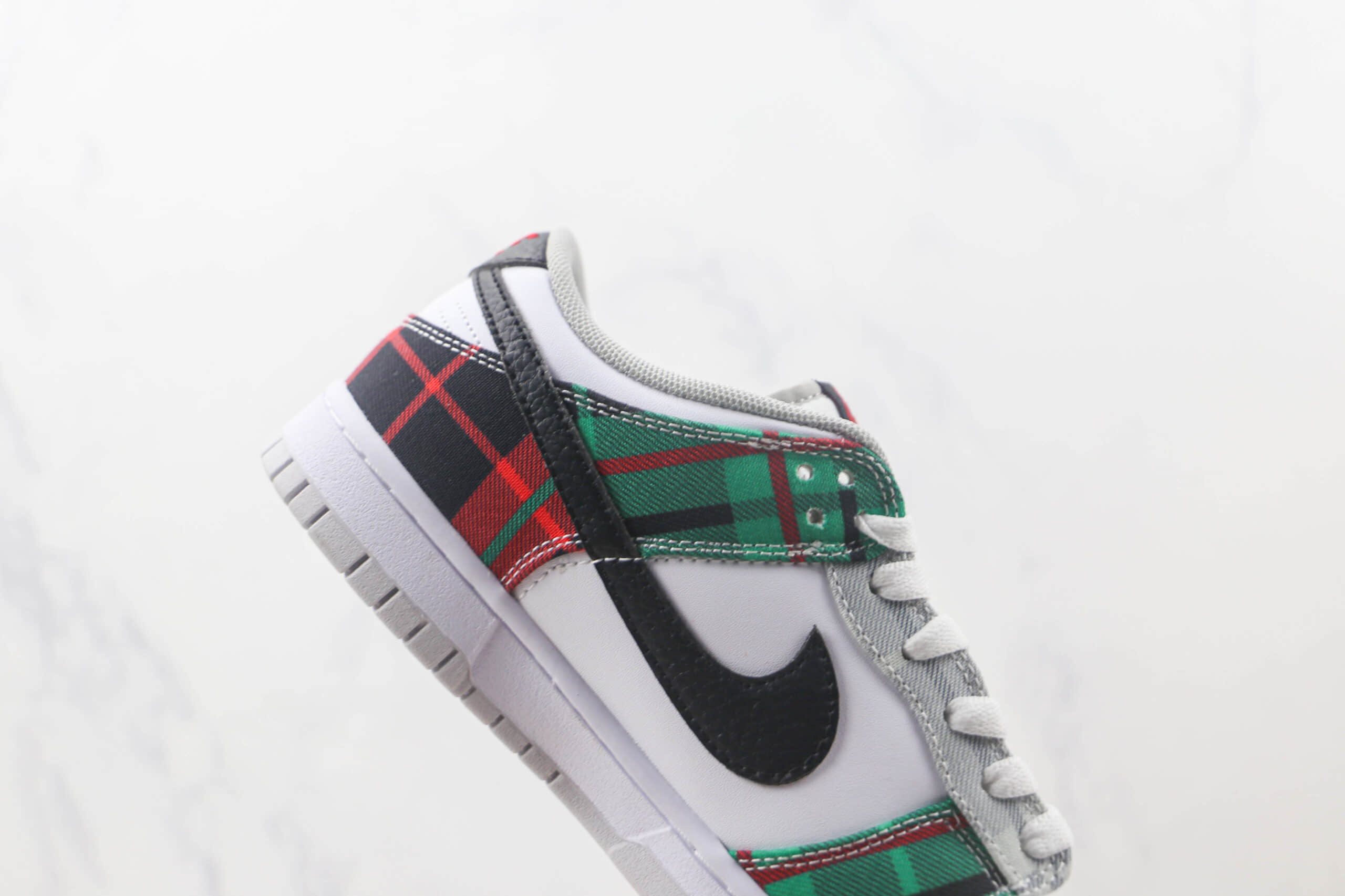 耐克Nike Dunk Low Plaid纯原版本低帮DUNK红绿格子布花纹板鞋 耐克DUNK校园板鞋 货号：DV0827-100