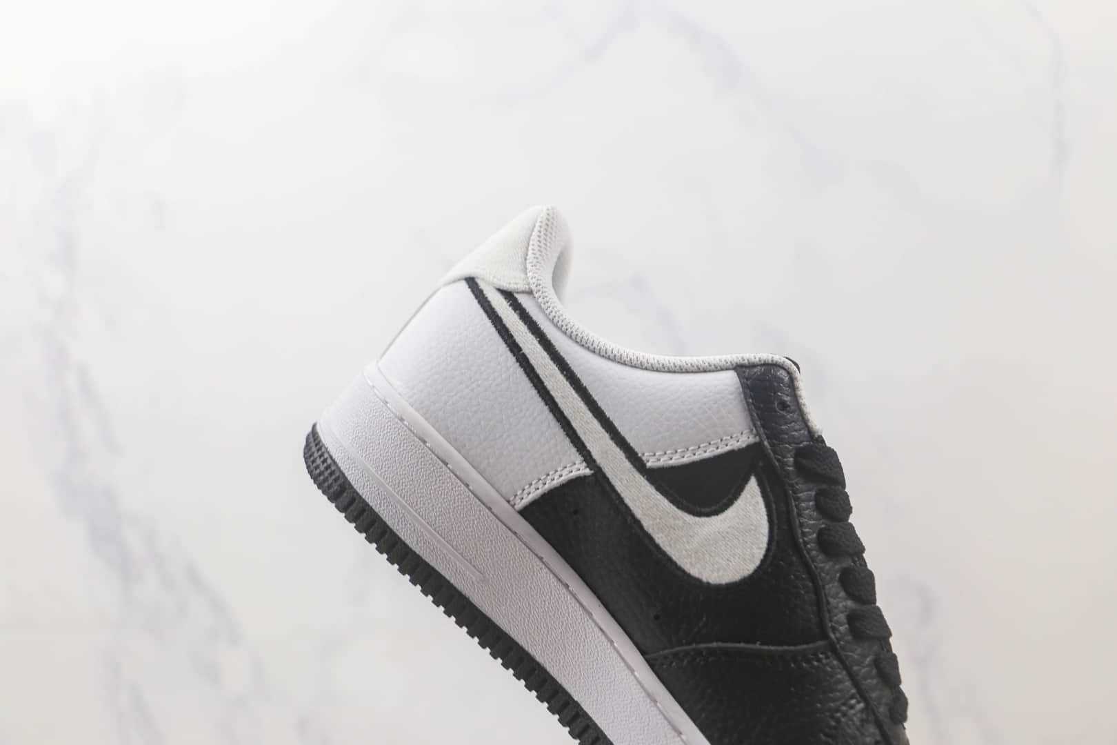 耐克Nike Air Force 1 Low 07纯原版本低帮空军一号黑白拼接配色板鞋 耐克空军一号校园板鞋 货号：AO2439-001