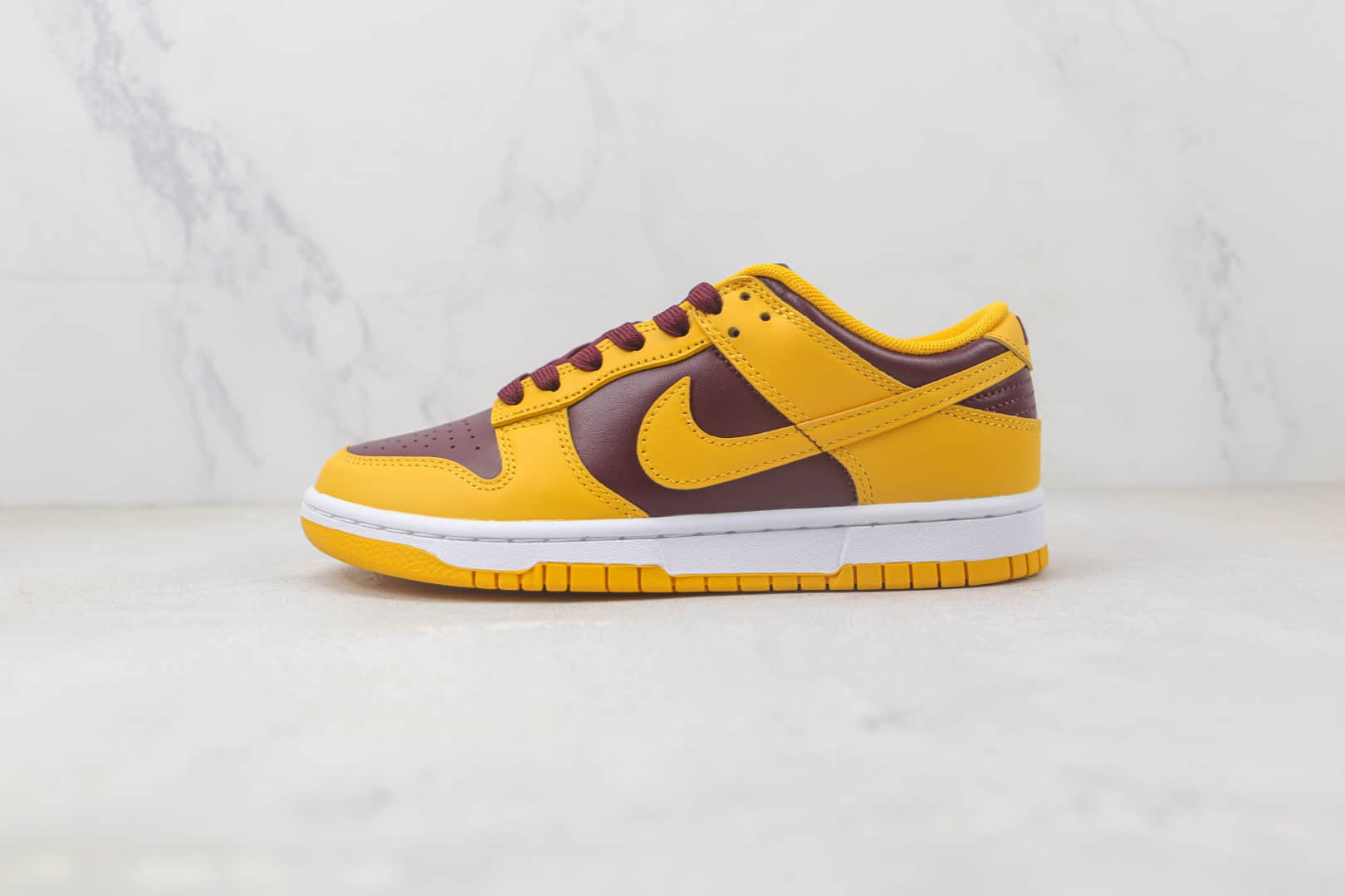 耐克Nike SB Dunk Low纯原版本低帮DUNK亚利桑那州黄酒红色板鞋 莆田天花板DUNK板鞋 货号：DD1391-702