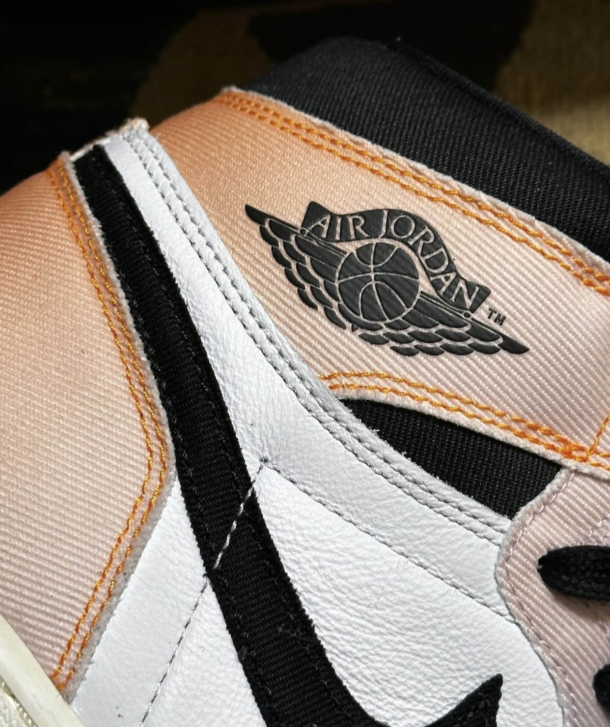 鸳鸯渐变AJ1实物细节曝光!配色灵感源于乔丹这张照片! 货号:DX0054-805