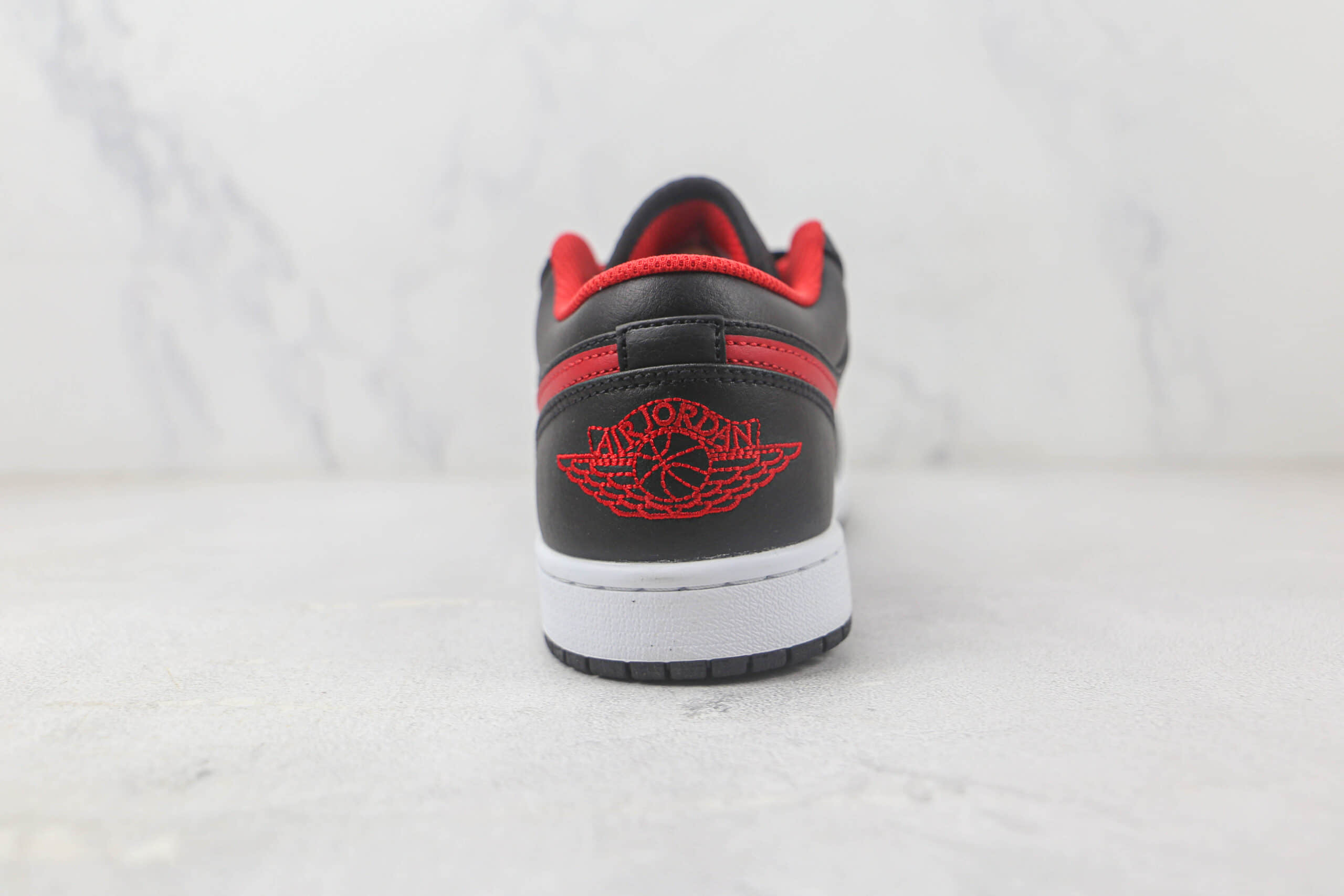 乔丹Air Jordan 1 Low纯原版本低帮AJ1黑白红色板鞋 莆田天花板AJ系列 货号：553558-063