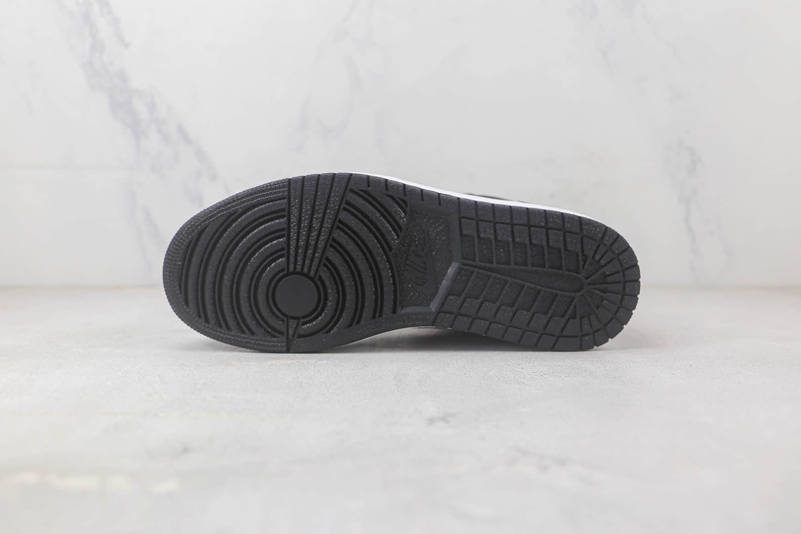 乔丹Air Jordan 1 Low纯原版本低帮AJ1黑白红色板鞋 莆田天花板AJ系列 货号：553558-063