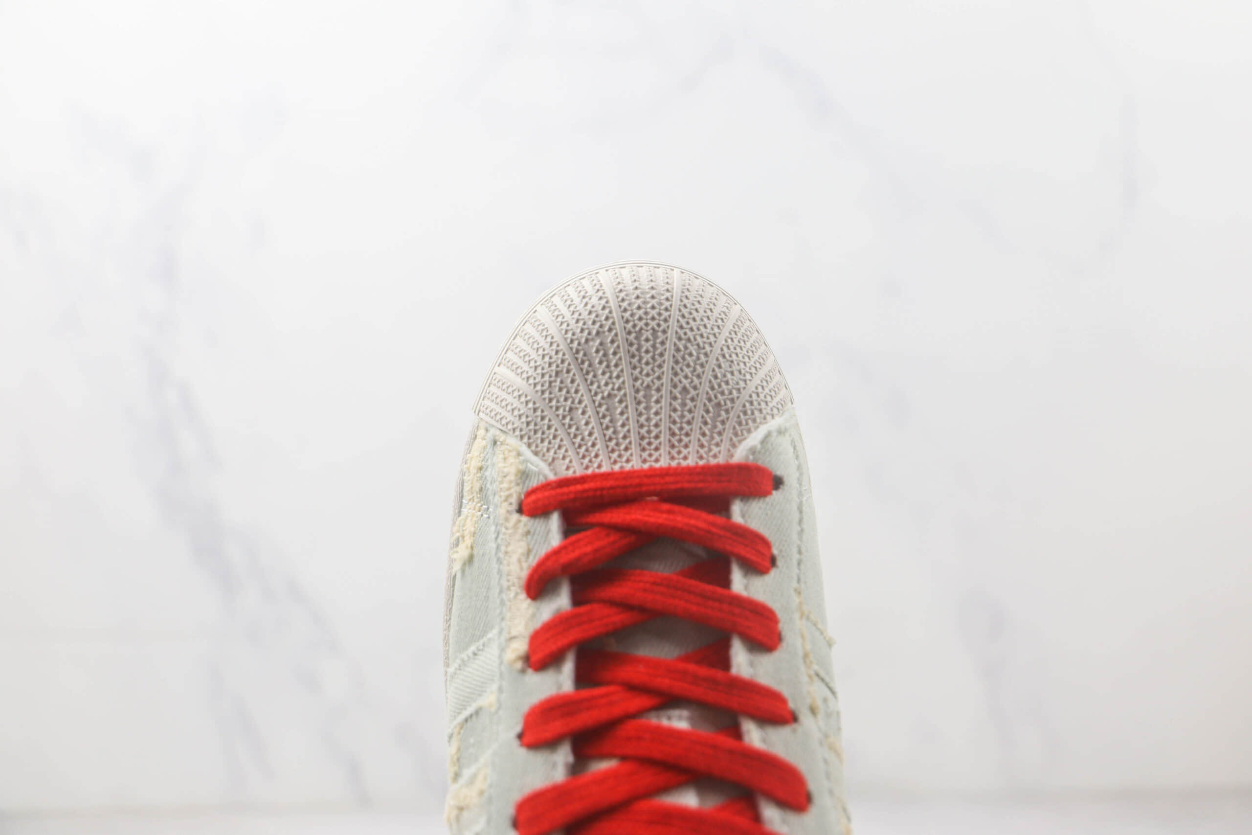 阿迪达斯Adidas Originals Superstar三叶草贝壳头水洗淡蓝磨破布配色板鞋 阿迪达斯贝壳头校园板鞋 货号:GE4988