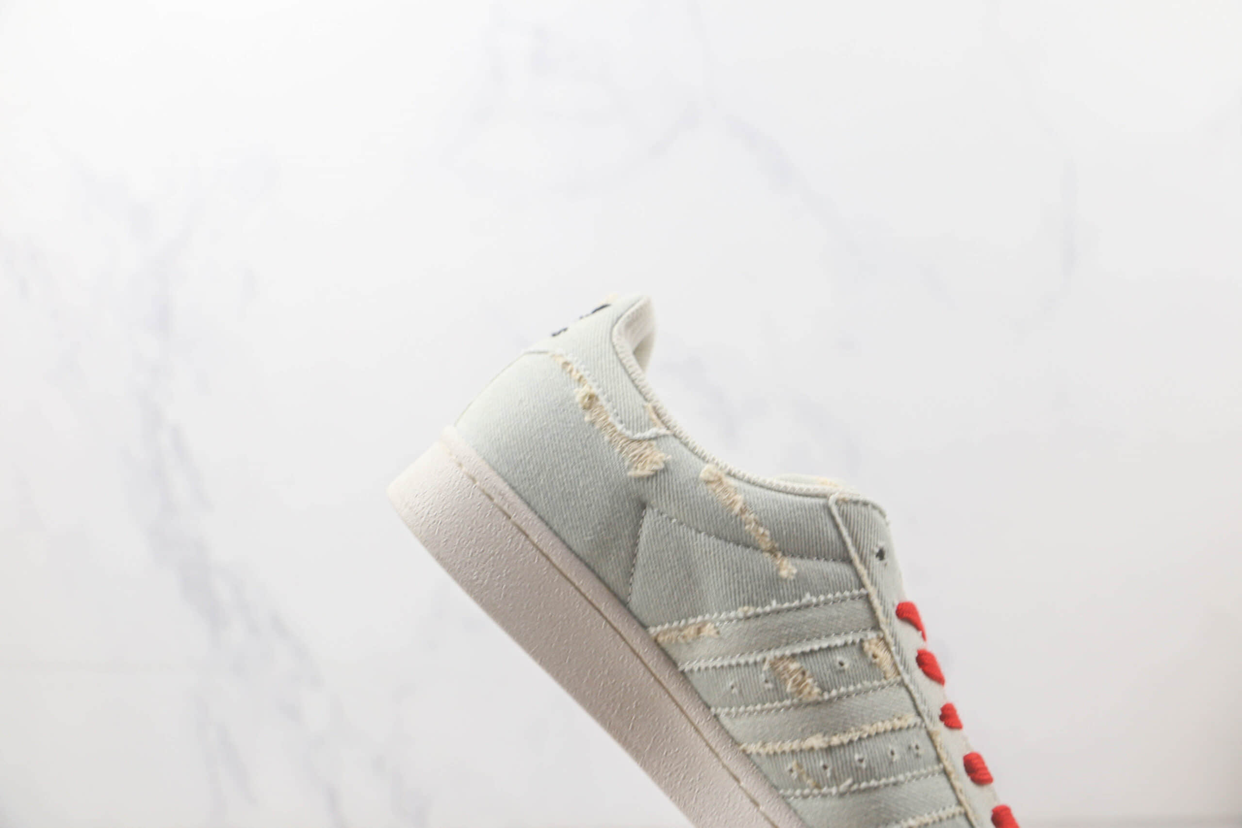 阿迪达斯Adidas Originals Superstar三叶草贝壳头水洗淡蓝磨破布配色板鞋 阿迪达斯贝壳头校园板鞋 货号:GE4988