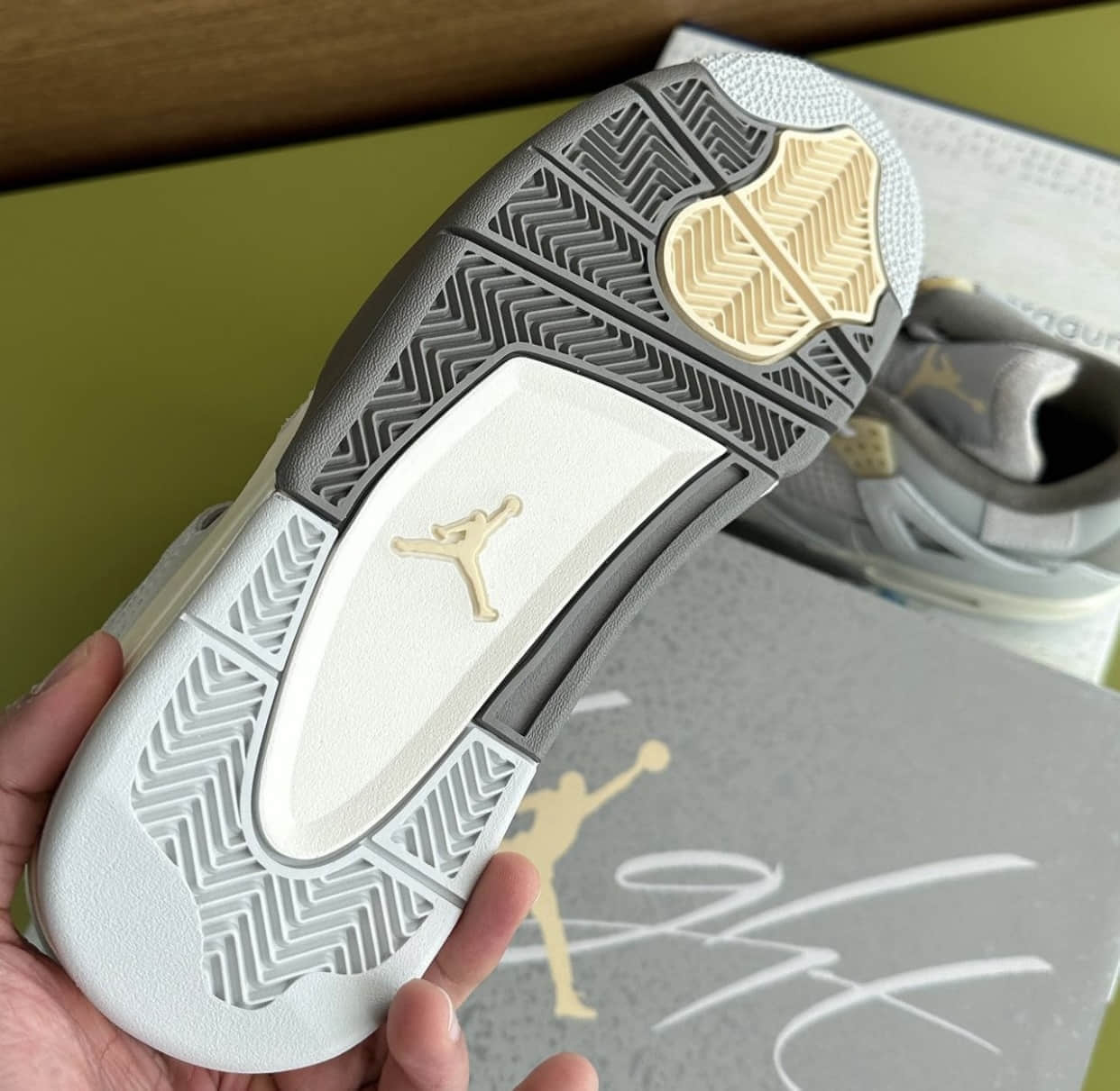 AJ4“光子尘埃”最新实物细节曝光!规格超高! 货号:DV3742-021