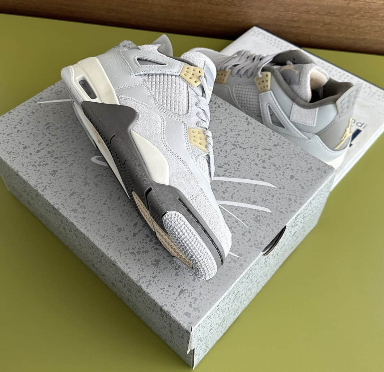 AJ4“光子尘埃”最新实物细节曝光!规格超高! 货号:DV3742-021