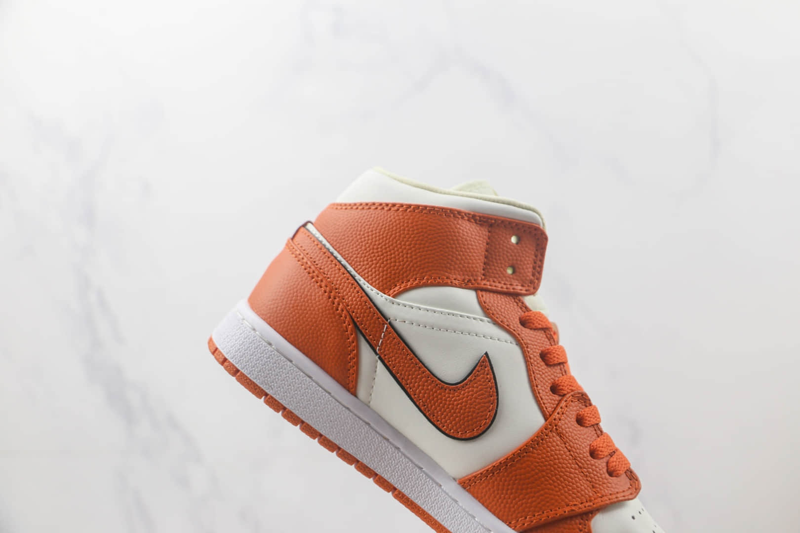 乔丹Air Jordan 1 Mid Retro纯原版本中帮AJ1拼接白橙色板鞋 莆田天花板AJ1系列 货号:DV1302-100