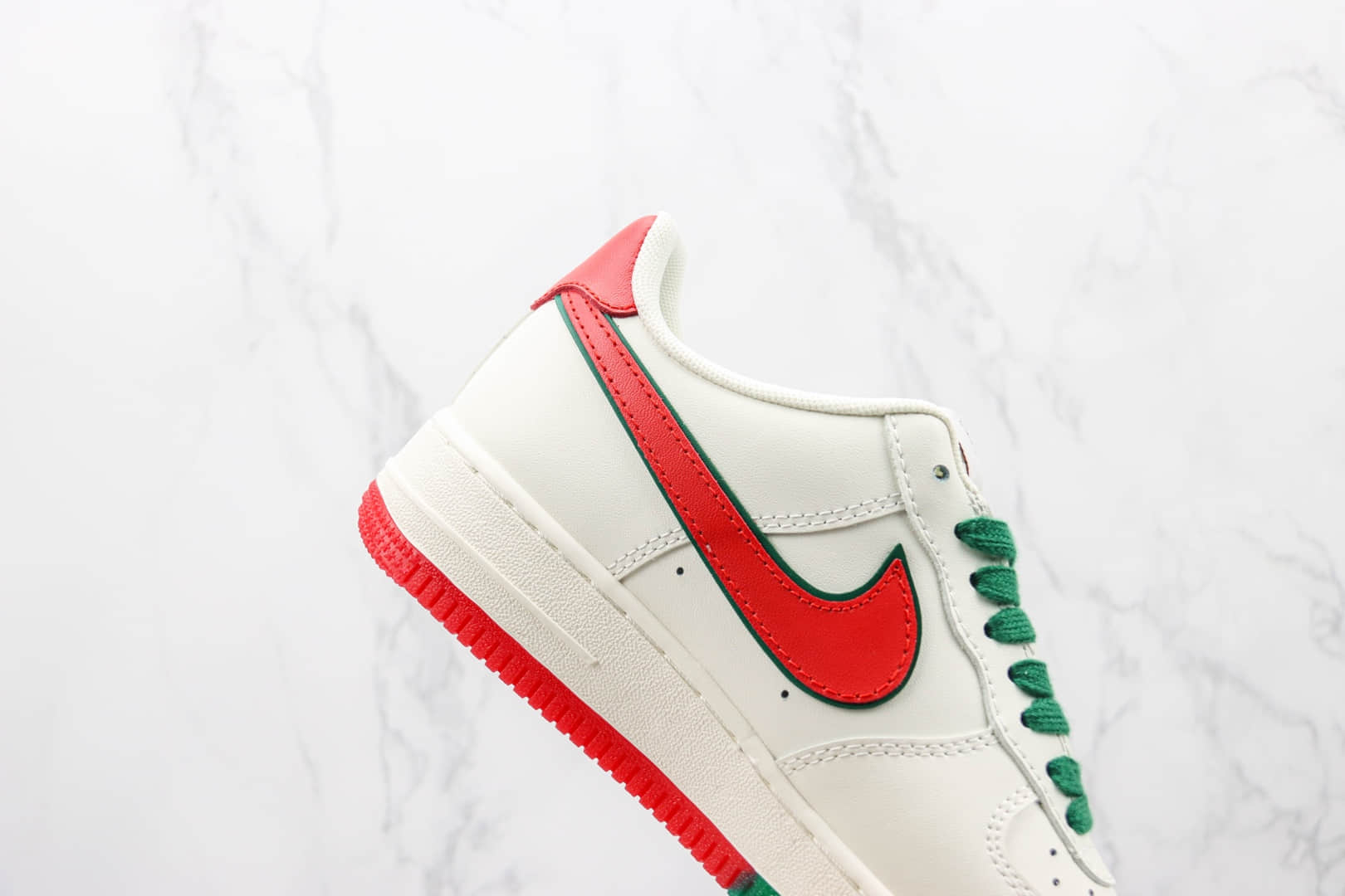 耐克Nike Air Force 1 Low 07纯原版本低帮空军一号世界杯主题系列米白红色板鞋 耐克空军一号校园板鞋 货号：DR9868-900