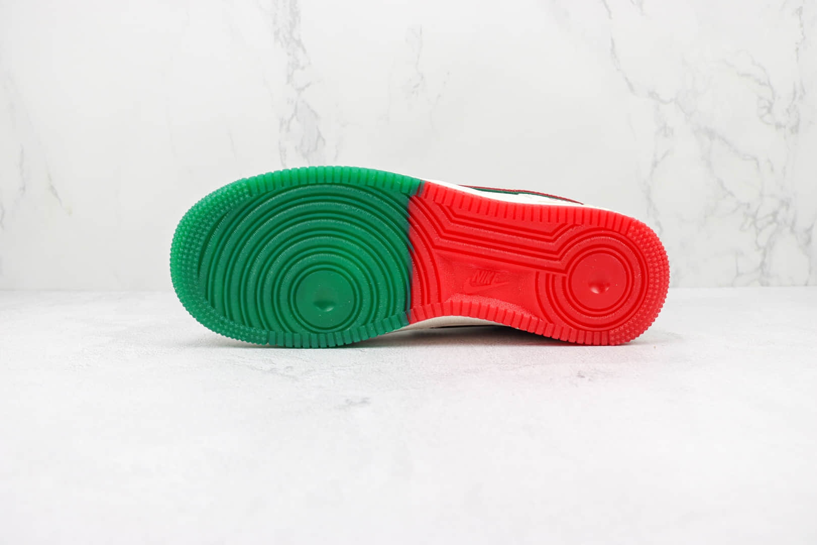 耐克Nike Air Force 1 Low 07纯原版本低帮空军一号世界杯主题系列米白红色板鞋 耐克空军一号校园板鞋 货号：DR9868-900