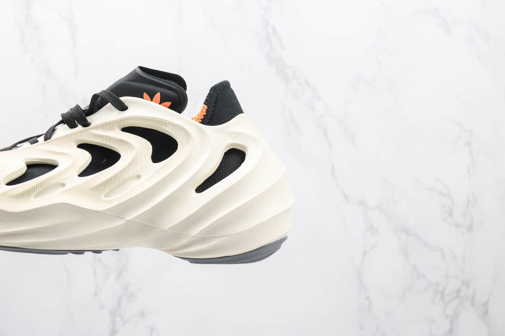 阿迪达斯Adidas adiFOM Q纯原版本骨骼鞋款白黑色复古跑鞋 莆田阿迪达斯系列跑鞋 货号:HP6282