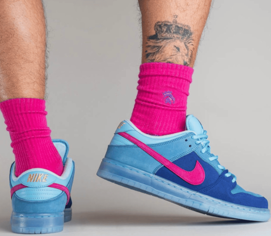 RTJ x Nike SB Dunk联名上脚图曝光!你选蓝精灵还是黑粉?