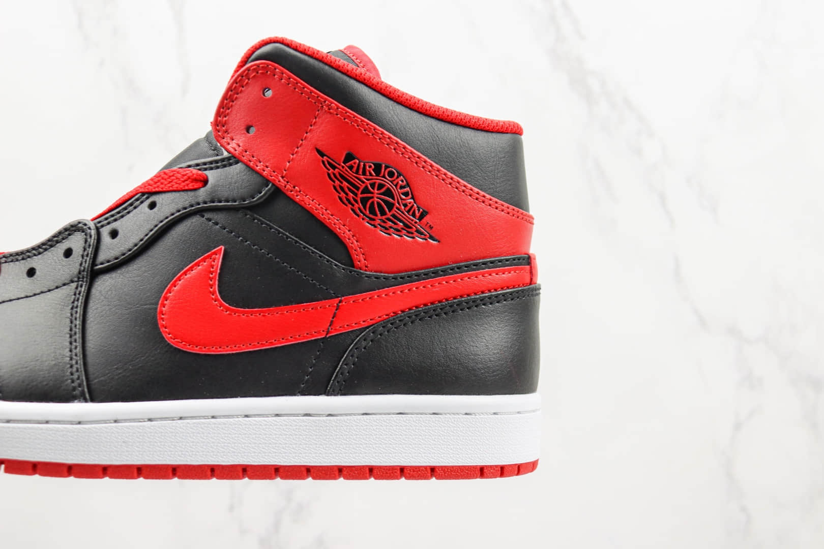 乔丹Air Jordan 1 Mid纯原版本中帮AJ1黑红脚趾板鞋 莆田天花板AJ1系列 货号:DQ8426-060