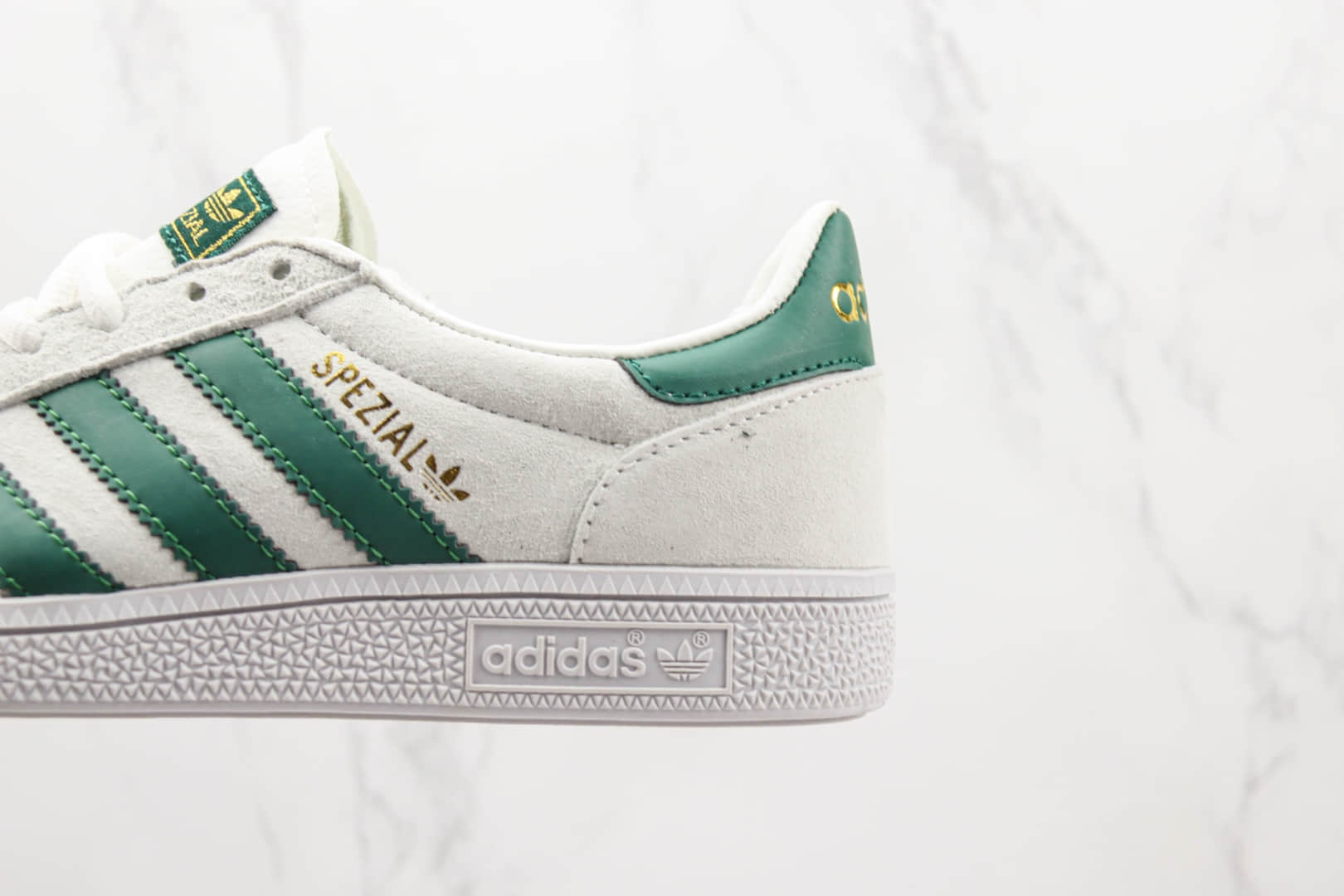 阿迪达斯Adidas Handball Spezial纯原版本白绿色平底复古跑鞋 阿迪达斯校园板鞋 货号：BD7636