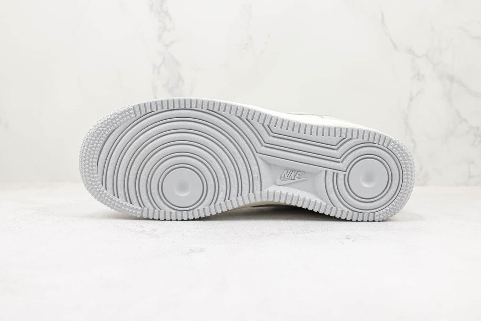 耐克Nike Air Force 1 Nike Low纯原版本低帮空军一号白灰色板鞋 莆田耐克空军一号校园板鞋 货号：HU6395-756