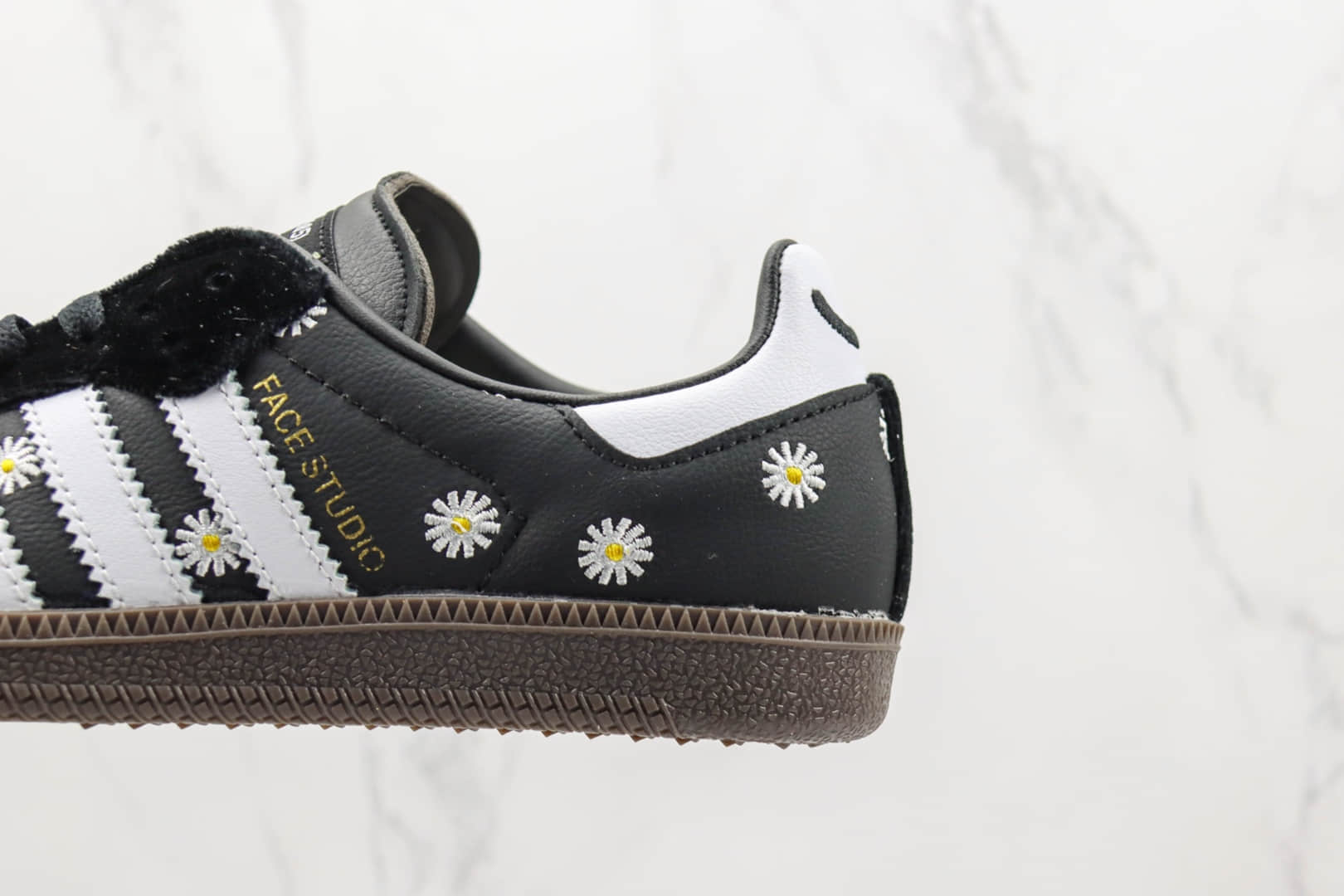 阿迪达斯Adidas Samba atmos×FACE纯原版本三叶草桑巴系列小雏菊配色板鞋 莆田阿迪达斯桑巴系列板鞋 货号:HO3848