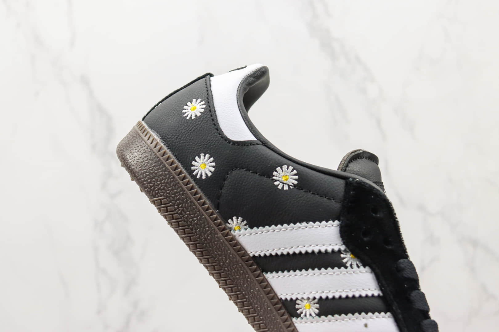 阿迪达斯Adidas Samba atmos×FACE纯原版本三叶草桑巴系列小雏菊配色板鞋 莆田阿迪达斯桑巴系列板鞋 货号:HO3848