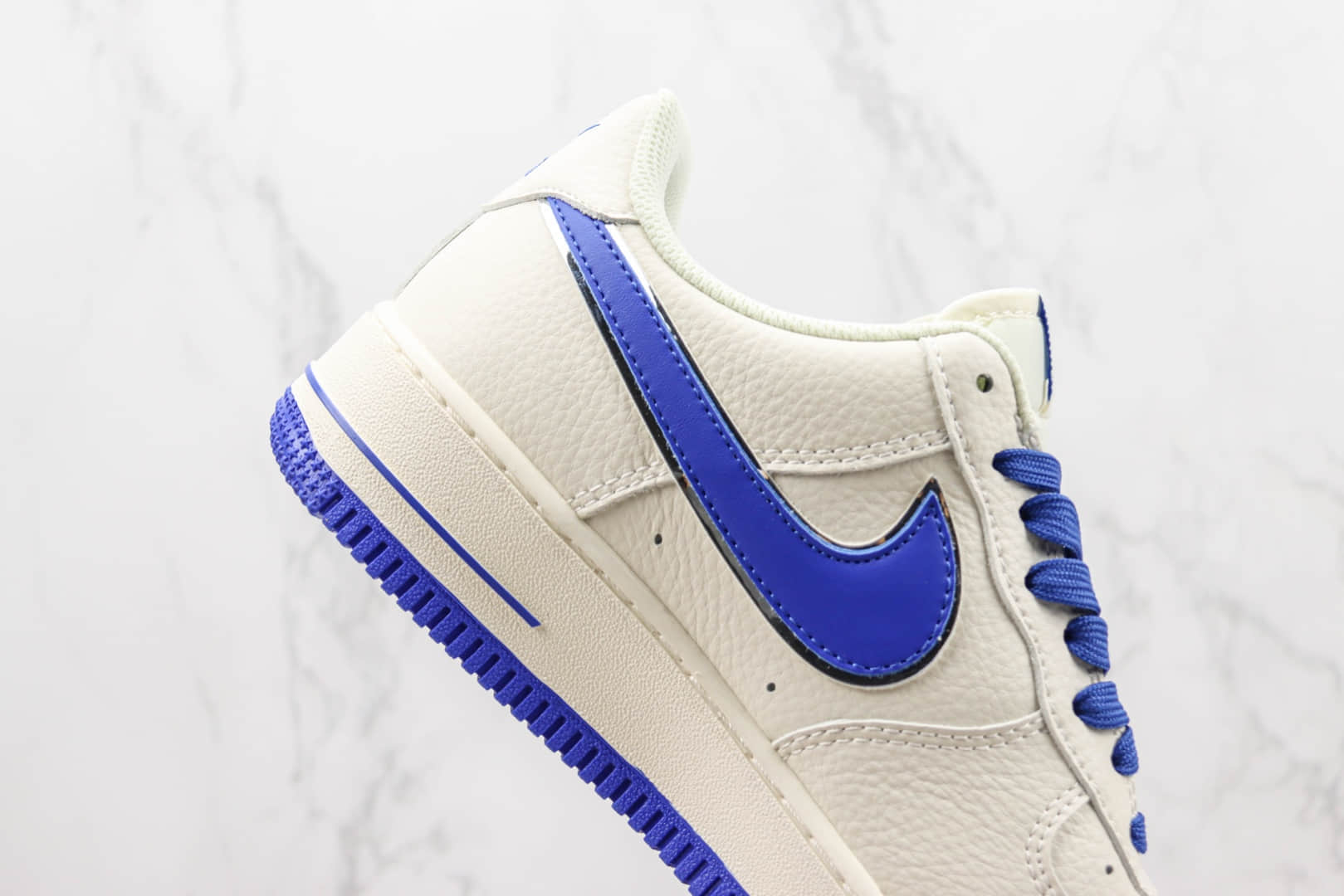耐克Nike Air Force 1纯原版本低帮空军一号双勾白蓝色英文字母刺绣板鞋 莆田空军一号板鞋货源 货号:BM1996-077