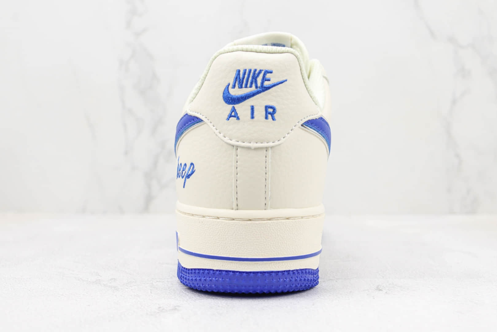 耐克Nike Air Force 1纯原版本低帮空军一号双勾白蓝色英文字母刺绣板鞋 莆田空军一号板鞋货源 货号:BM1996-077