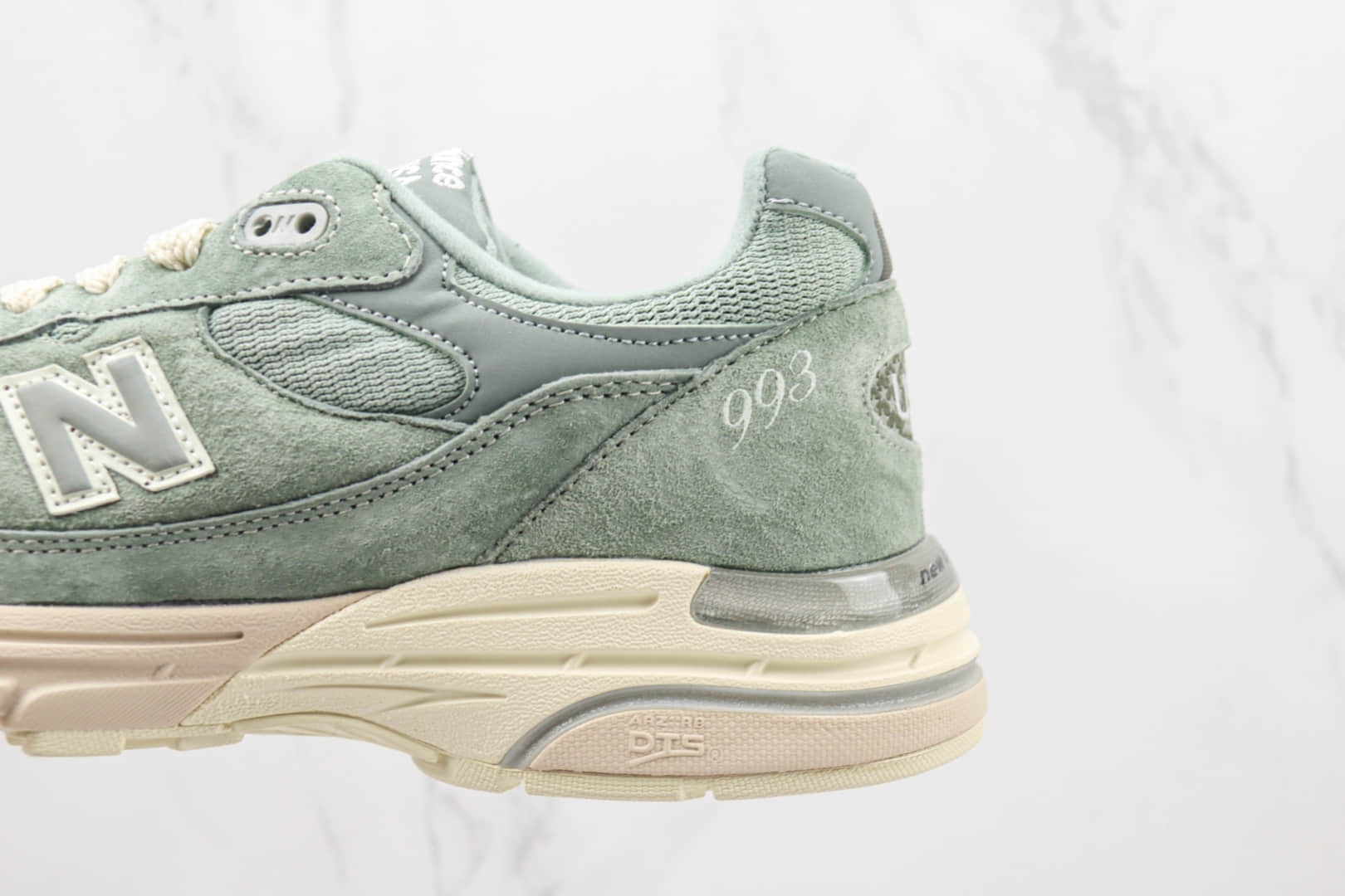新百伦New Balance 993纯原版本Kith联名千草绿色开心果NB993复古慢跑鞋 莆田NB系列复古老爹鞋 货号:MR993KH1