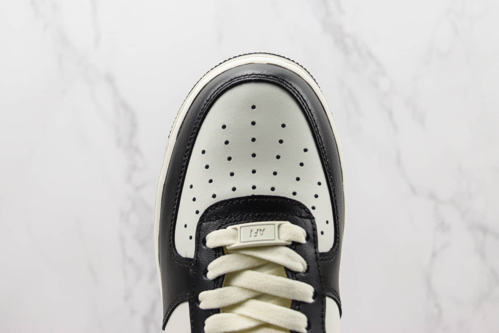 耐克Nike Air Force 1纯原版本空军一号黑白熊猫配色板鞋 莆田天花板空军一号系列板鞋 货号:FG5969-806