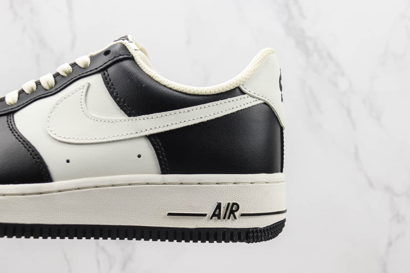 耐克Nike Air Force 1纯原版本空军一号黑白熊猫配色板鞋 莆田天花板空军一号系列板鞋 货号:FG5969-806