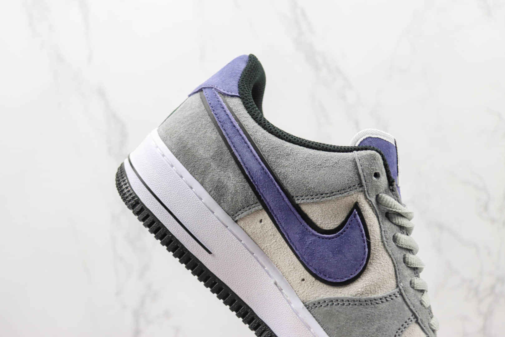 耐克Nike Air Force 1 '07 Low纯原版本低帮空军一号灰紫拼色配色板鞋 莆田天花板空军一号系列板鞋 货号：HH9636-056