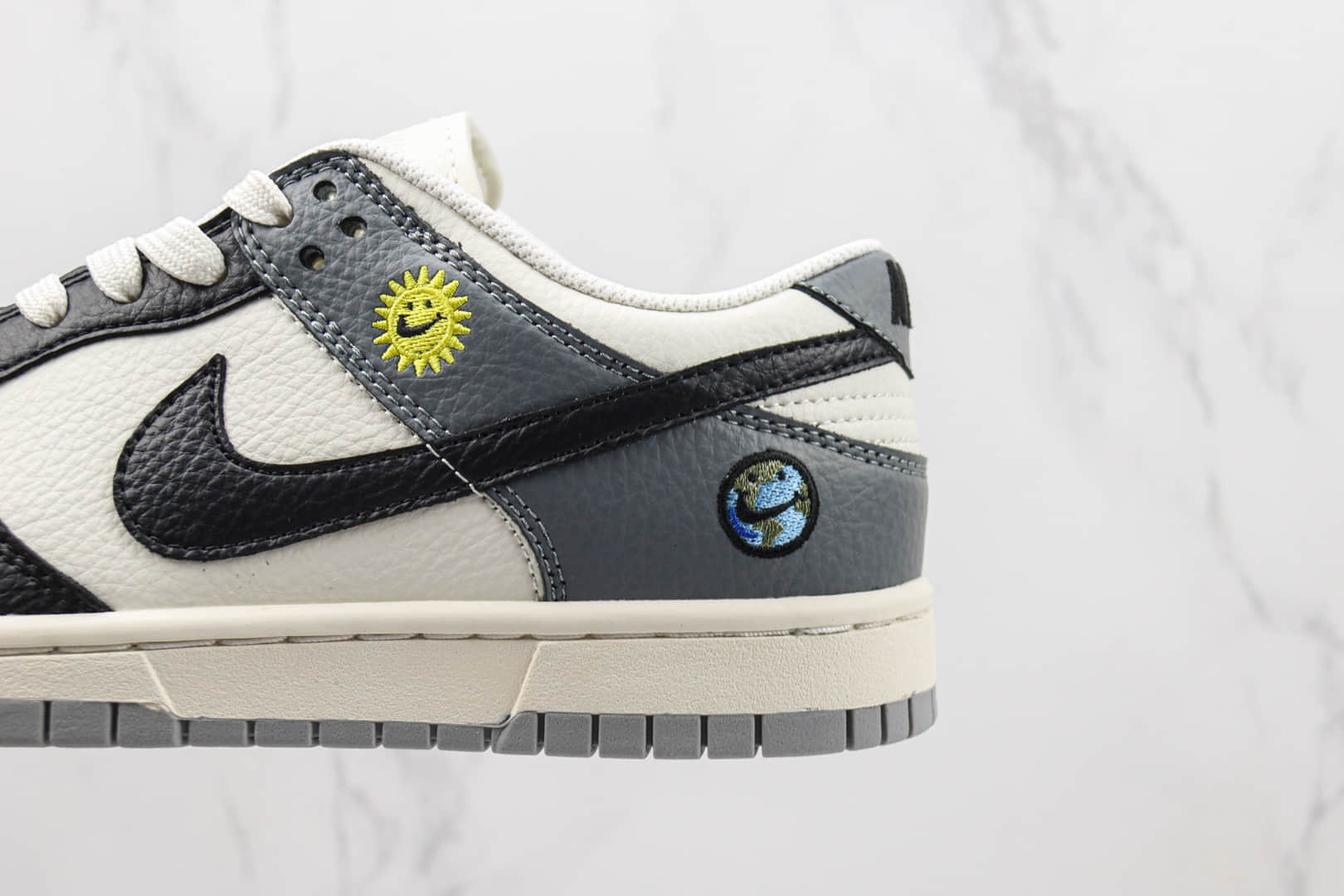 耐克Nike SB Dunk Low纯原版本低帮Dunk白黑灰笑脸板鞋 莆田天花板Dunk系列 货号：BB1609-113