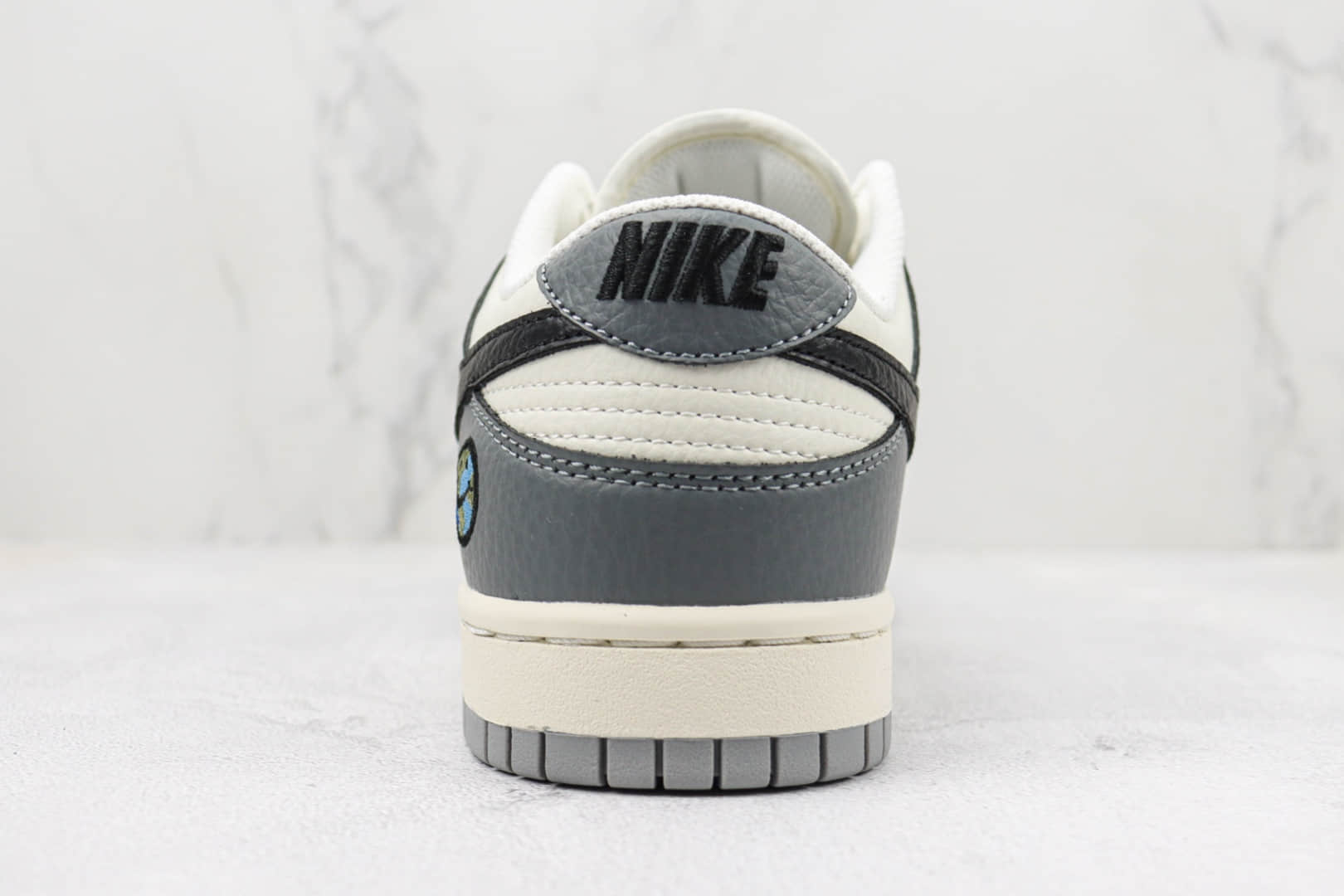 耐克Nike SB Dunk Low纯原版本低帮Dunk白黑灰笑脸板鞋 莆田天花板Dunk系列 货号：BB1609-113