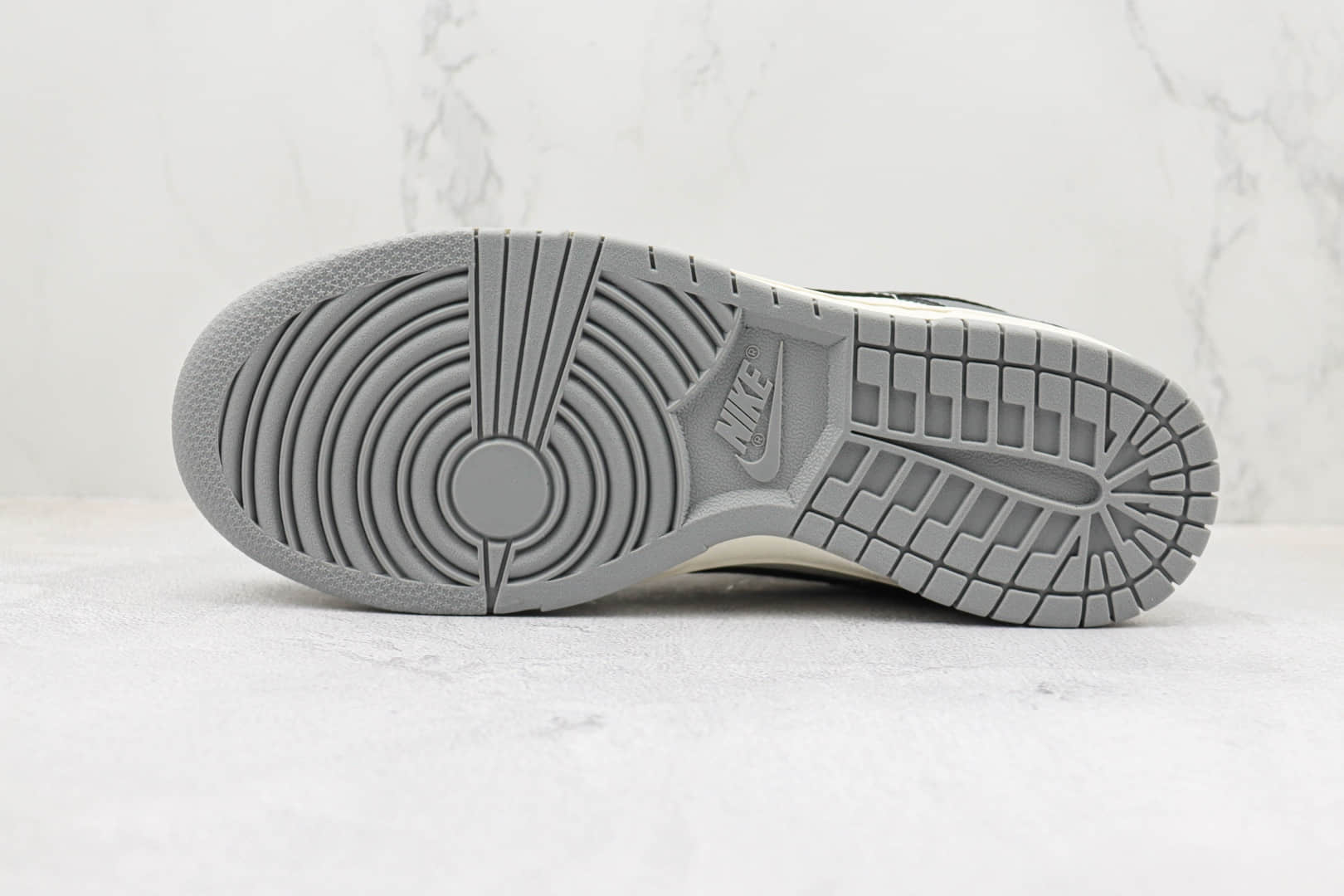 耐克Nike SB Dunk Low纯原版本低帮Dunk白黑灰笑脸板鞋 莆田天花板Dunk系列 货号：BB1609-113