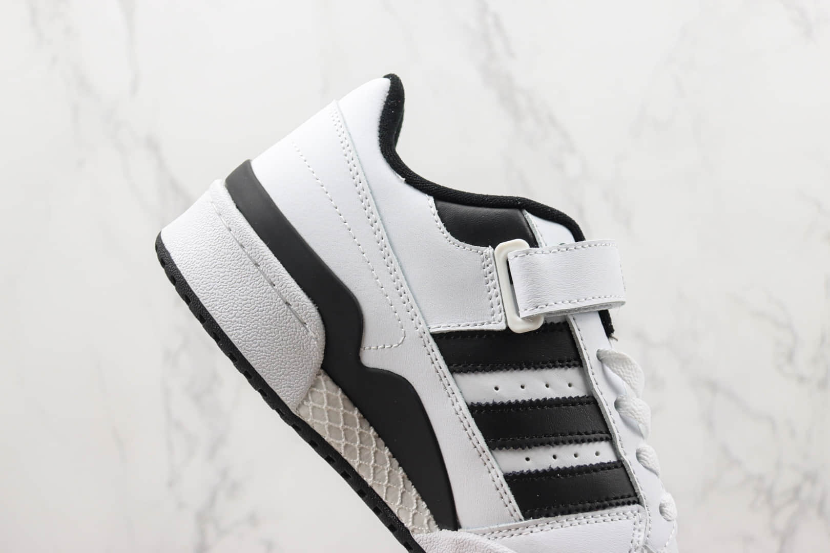 阿迪达斯adidas Forum 84 Low ACE纯原版本三叶草84白黑色魔术贴复古板鞋 莆田阿迪达斯货源 货号:FY7757