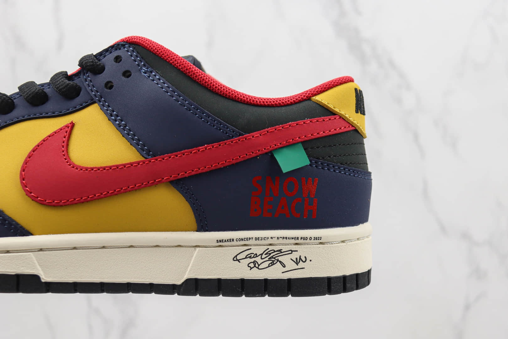 耐克NIKE SB Dunk Low大友克洋联名款纯原版本低帮SB DUNK蓝黄红勾英文印花雪地沙滩配色板鞋 莆田天花板DUNK系列 货号：KK6388-639