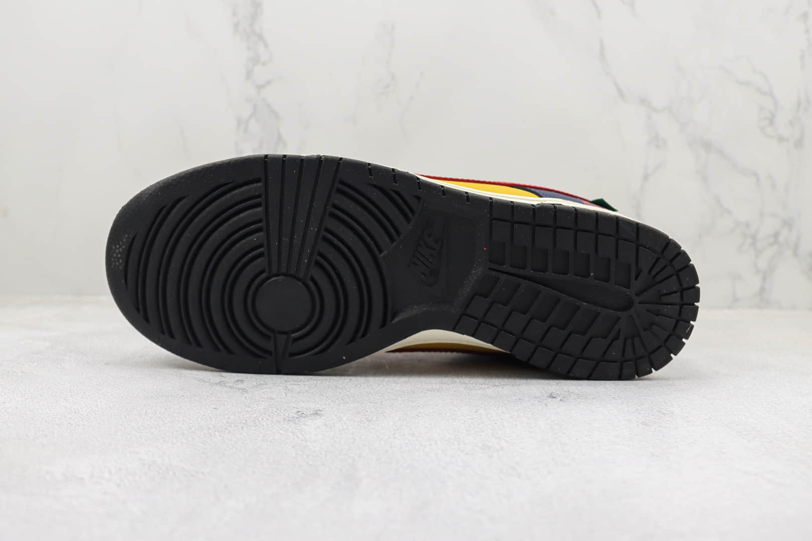 耐克NIKE SB Dunk Low大友克洋联名款纯原版本低帮SB DUNK蓝黄红勾英文印花雪地沙滩配色板鞋 莆田天花板DUNK系列 货号：KK6388-639