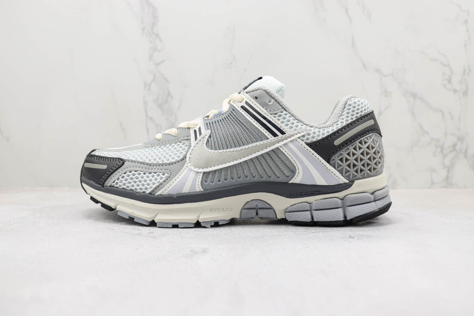 耐克Nike Zoom Vomero 5纯原版本佛莫罗5代灰白色复古慢跑鞋 莆田复刻耐克 货号:FD9919-001